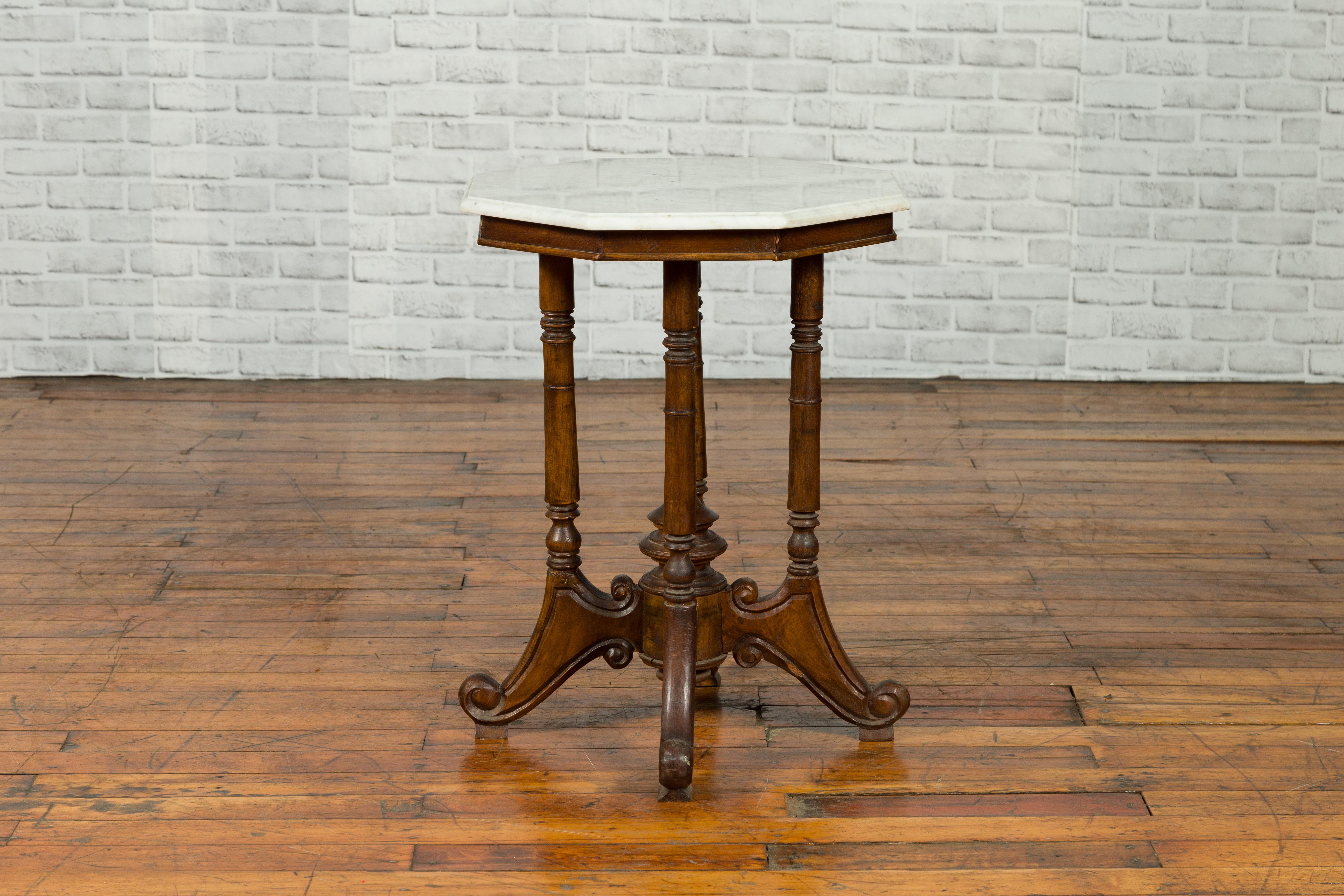 Chinese Wooden Guéridon Side Table with Octagonal White Marble Top and Finial In Good Condition In Yonkers, NY