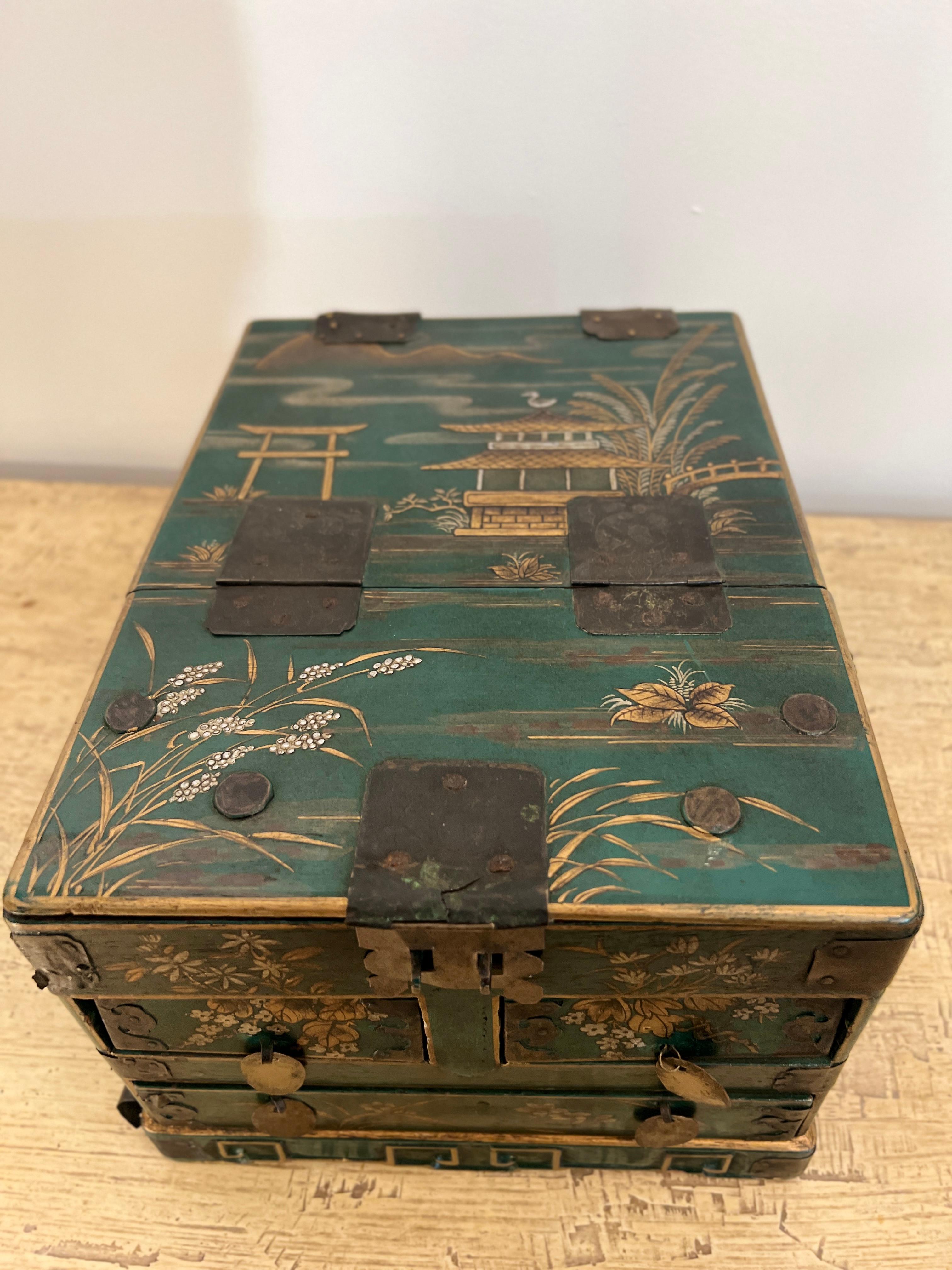 Chinese Wooden Jewelry Box or Vanity Dresser Chest Featuring Inlay For Sale 4