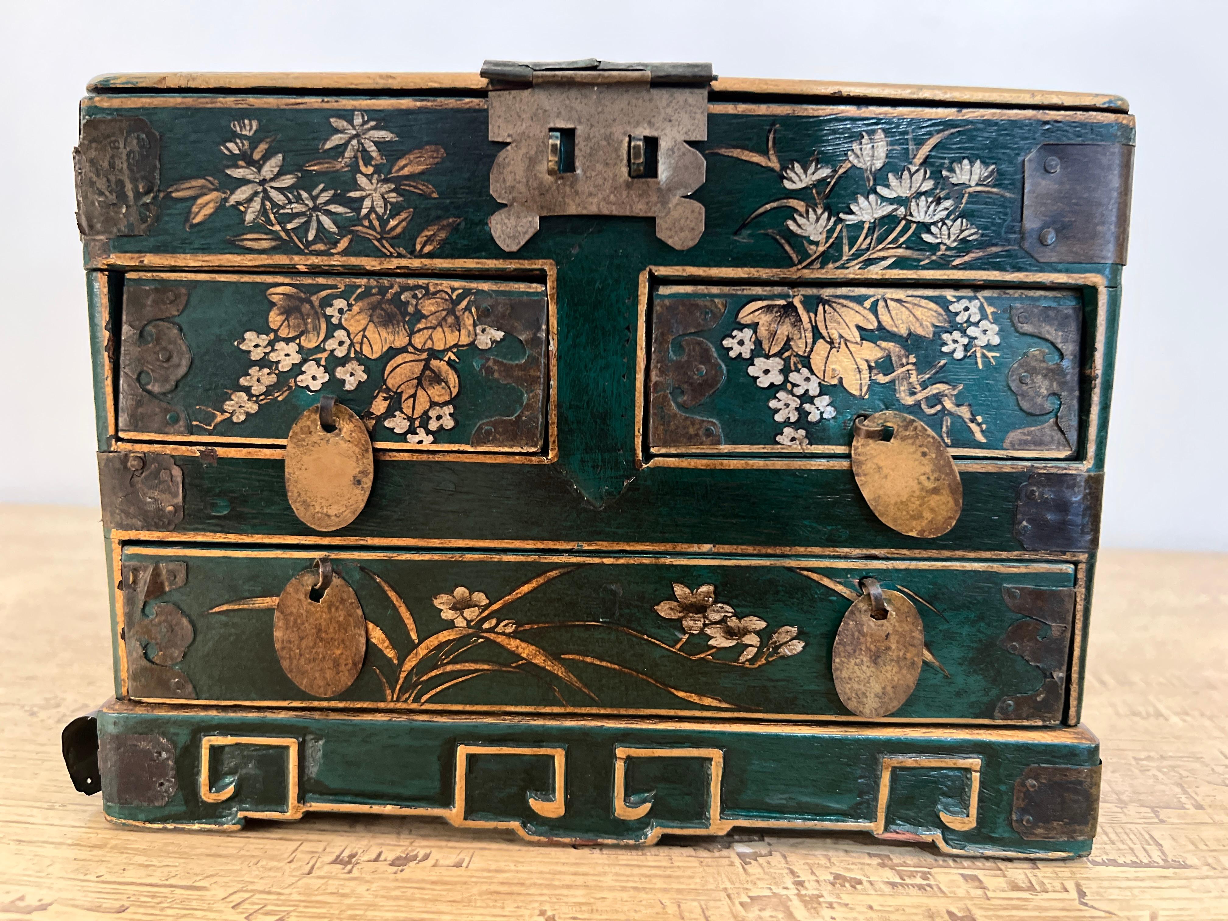 Chinese Wooden Jewelry Box or Vanity Dresser Chest Featuring Inlay For Sale 5