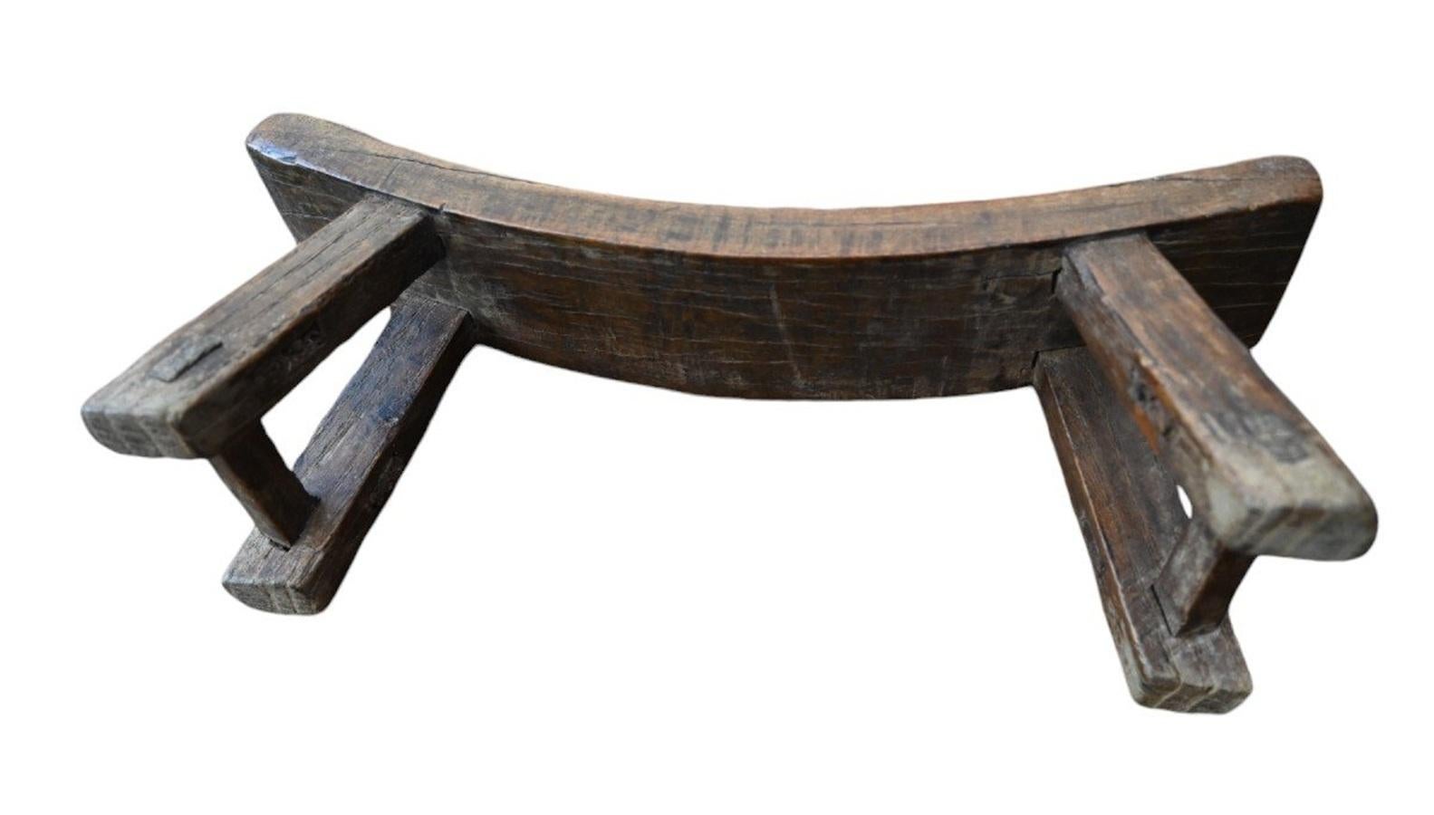 Tribal Chinese wooden Neck Rest, 19th Century For Sale