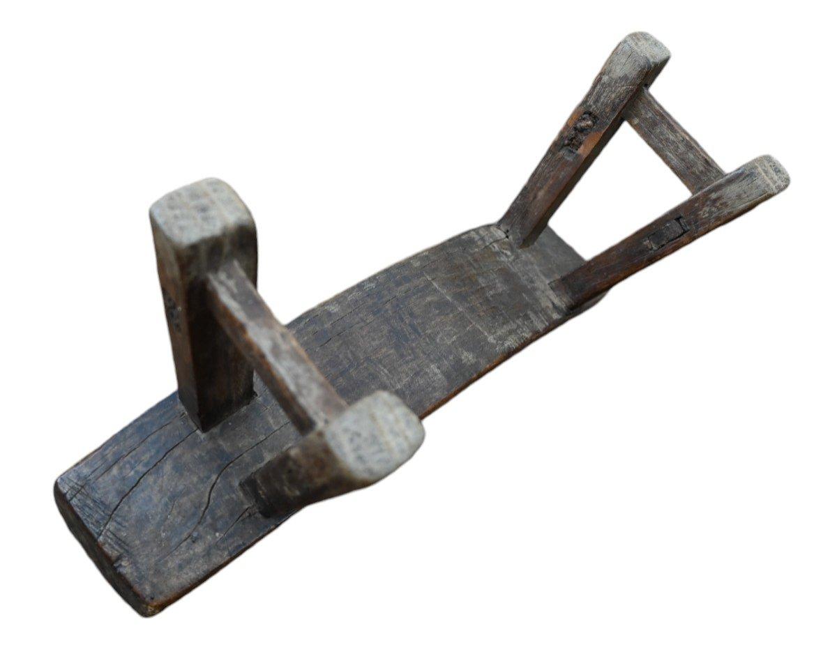 Hand-Carved Chinese wooden Neck Rest, 19th Century For Sale