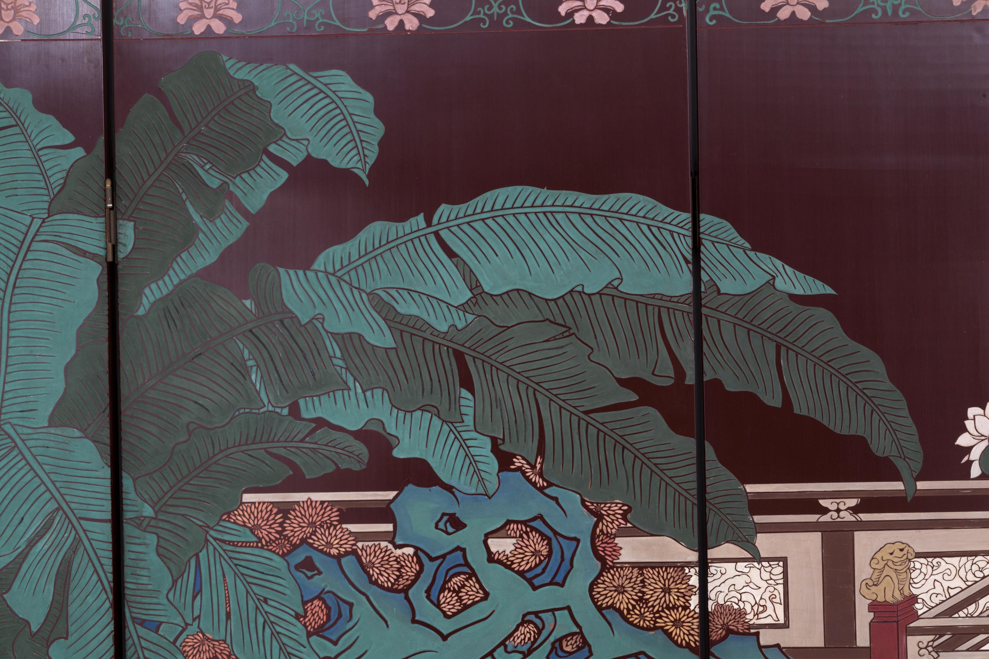 Chinesischer Holzschirm, der Szenen des orientalischen Lebens darstellt (20. Jahrhundert)