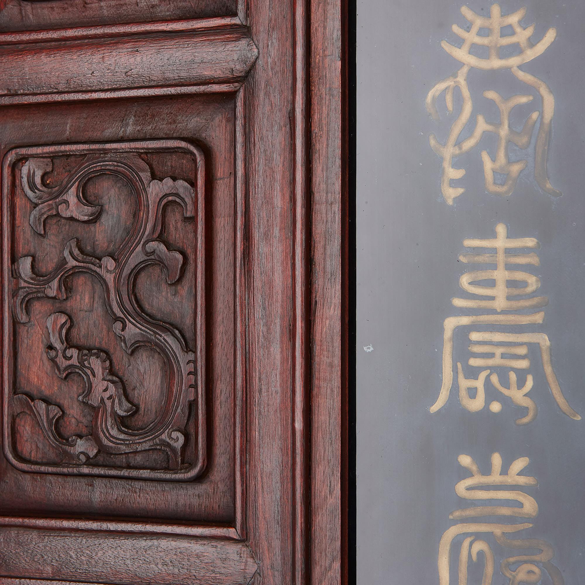 Chinois Paravent chinois en bois avec panneaux peints sous verre en vente