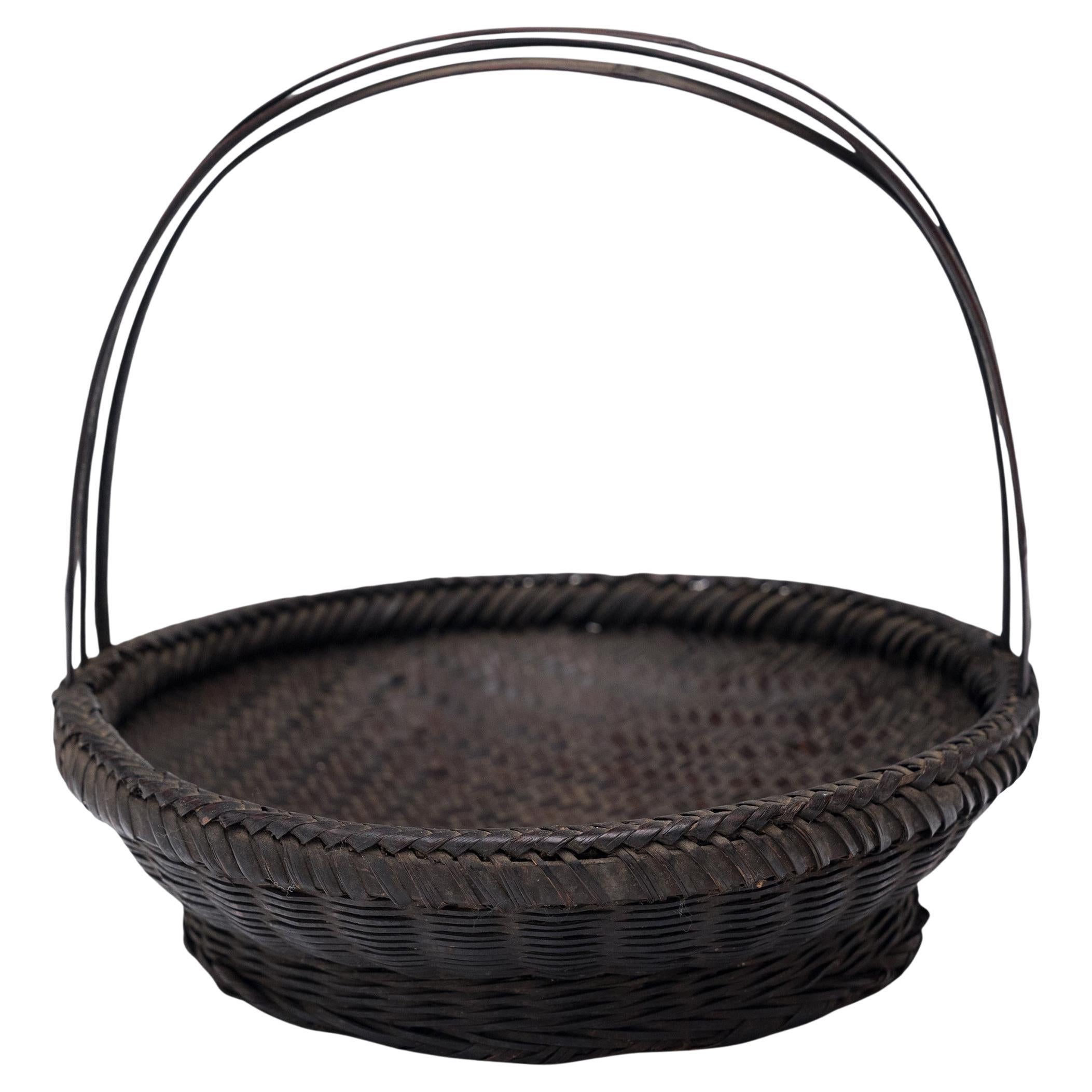 Cesta china tejida con flores de bambú, c. 1940