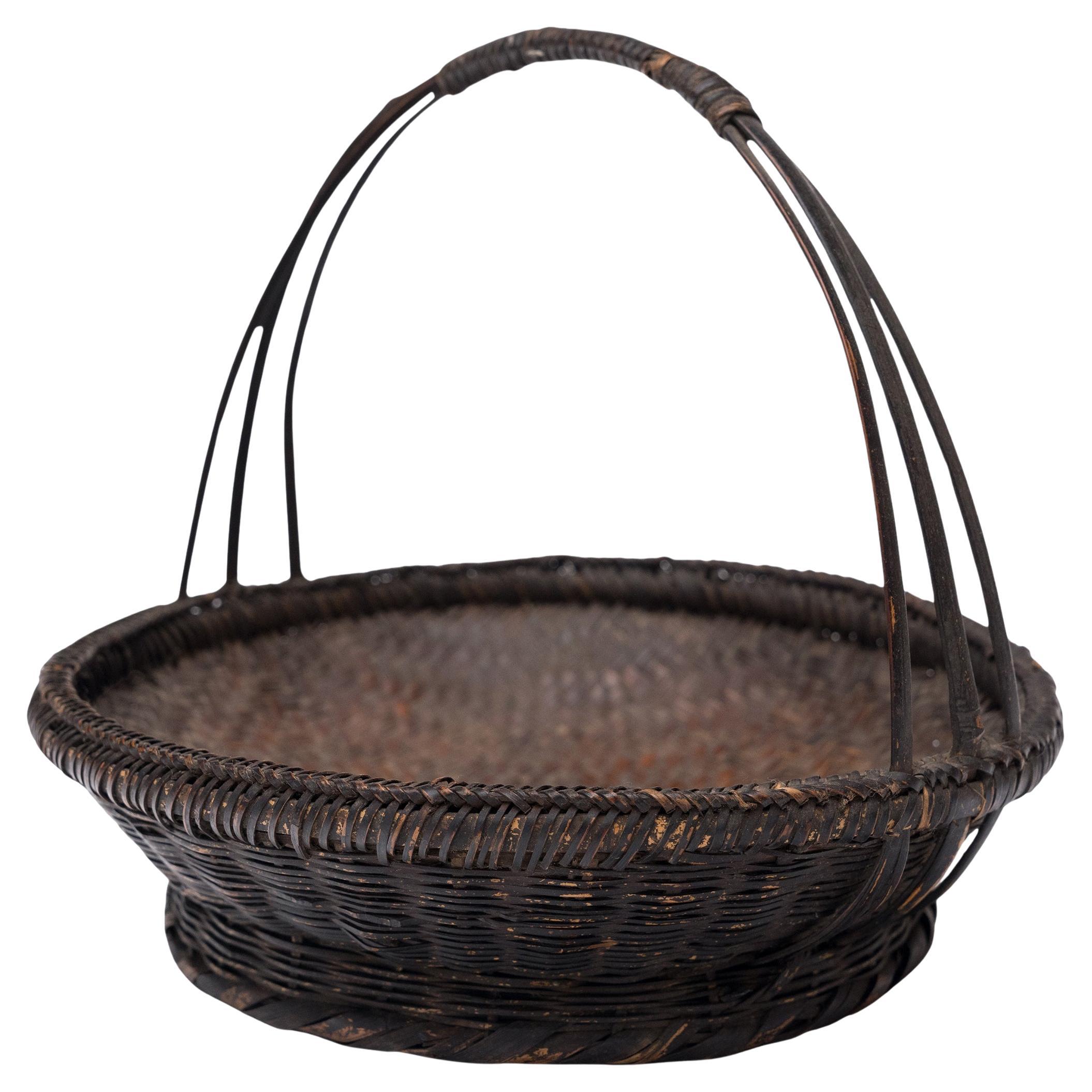 Cesta china tejida con flores de bambú, c. 1940