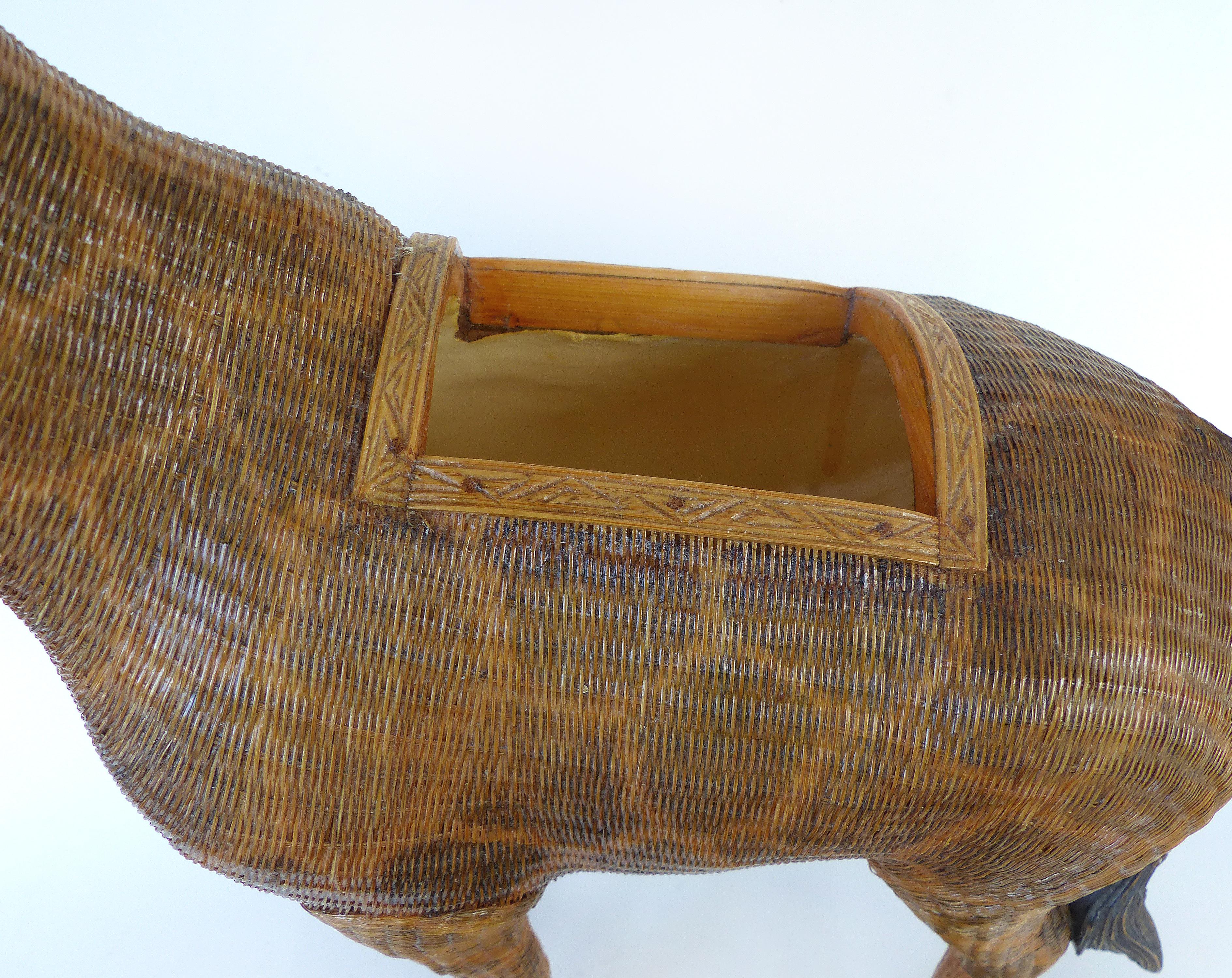 Chinese Woven Reed Giraffe Trinket Box or Basket In Excellent Condition In Miami, FL
