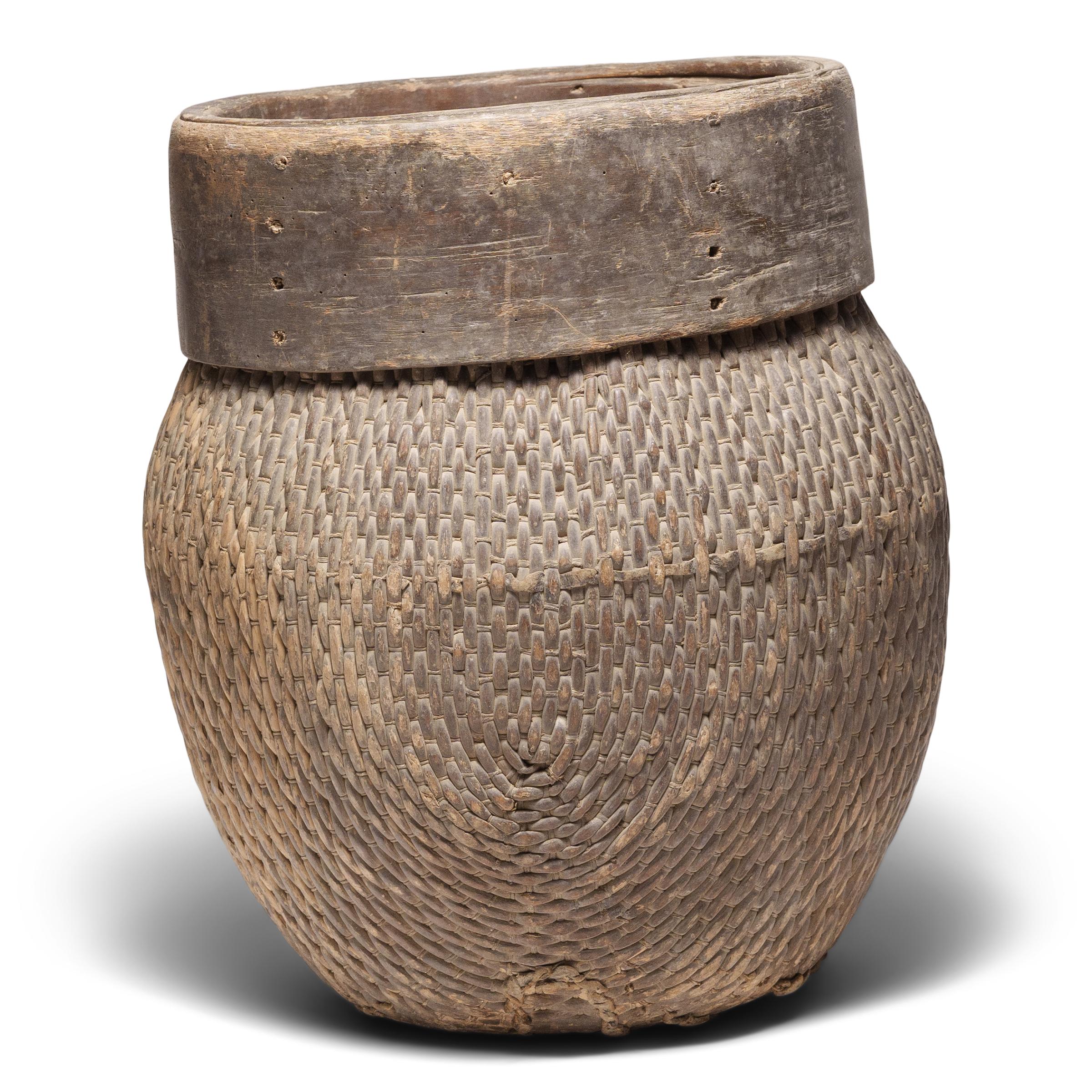 Cesta china tejida de río, c. 1800 Rústico en venta