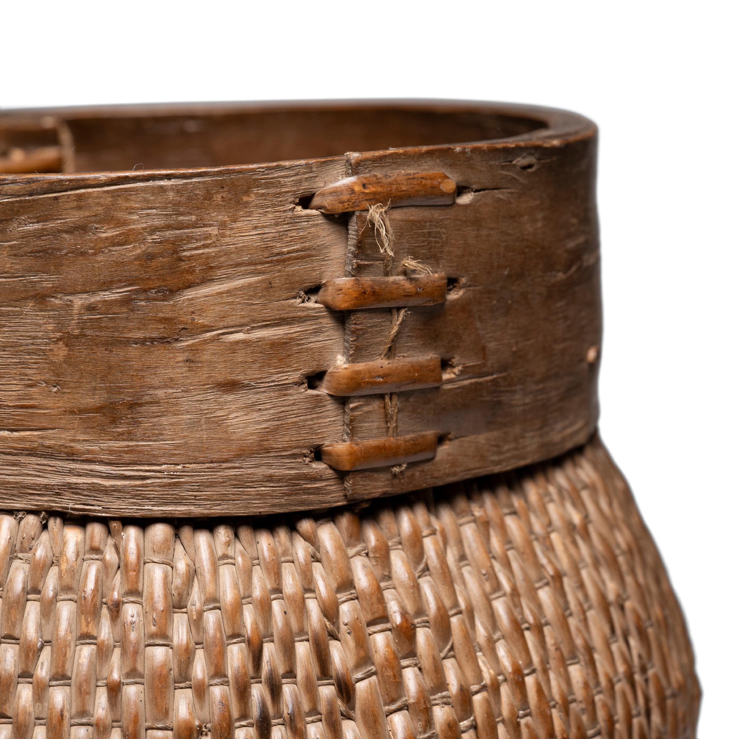 Chinese Woven River Basket, circa 1900 In Good Condition For Sale In Chicago, IL
