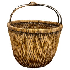 Cesta china tejida de sauce con asa grande