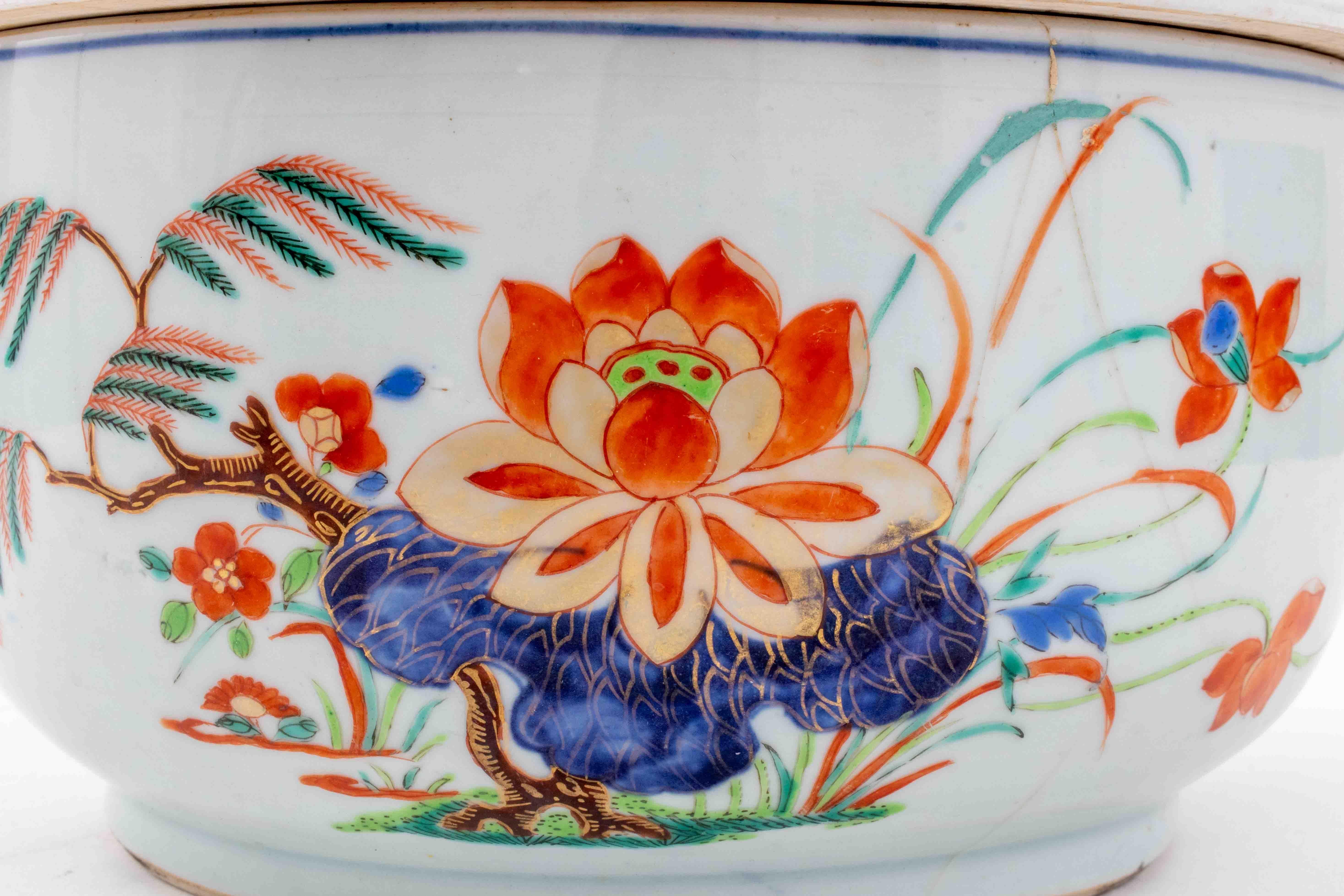 Chinese Wucai Covered Porcelain Jar 1