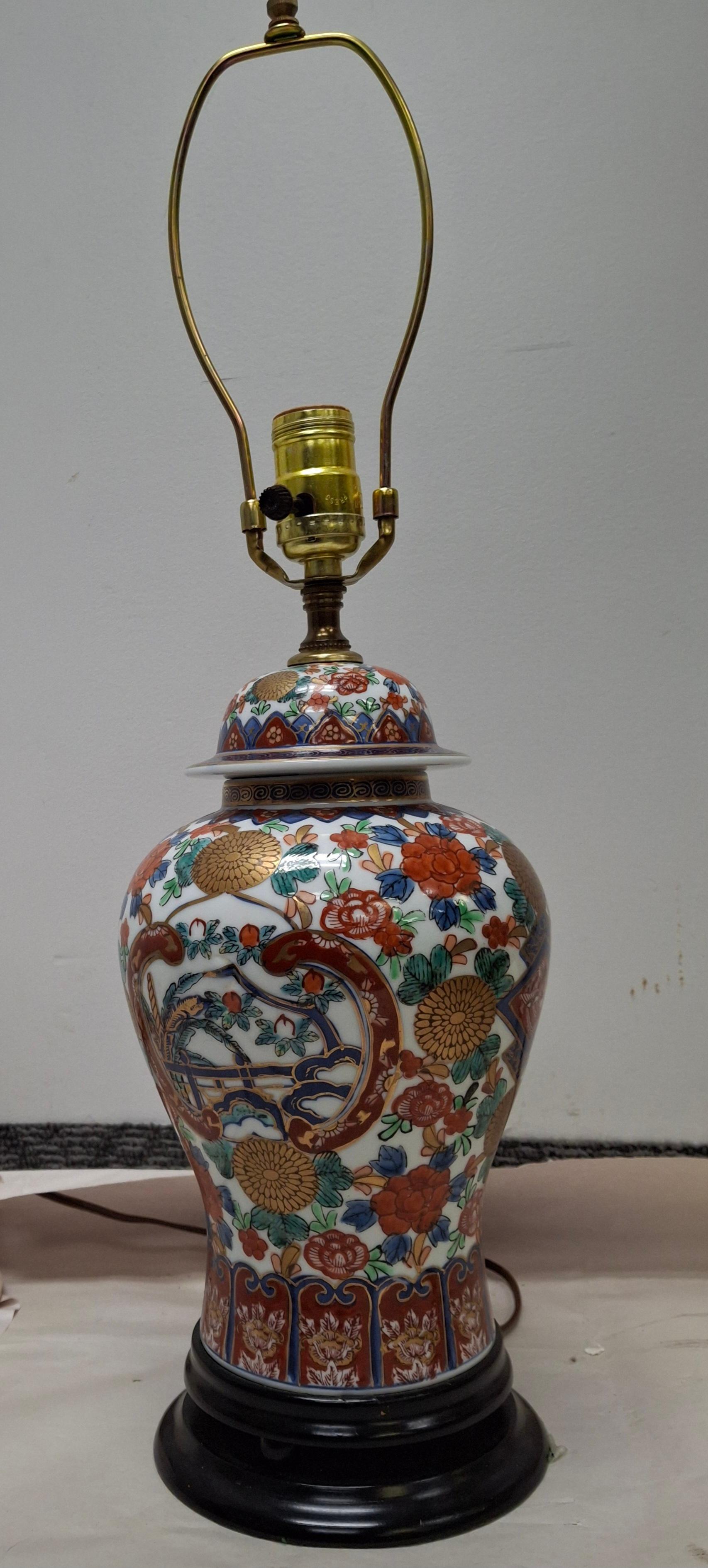 Chinese Wucai Porcelain Vase Table Lamp For Sale 1