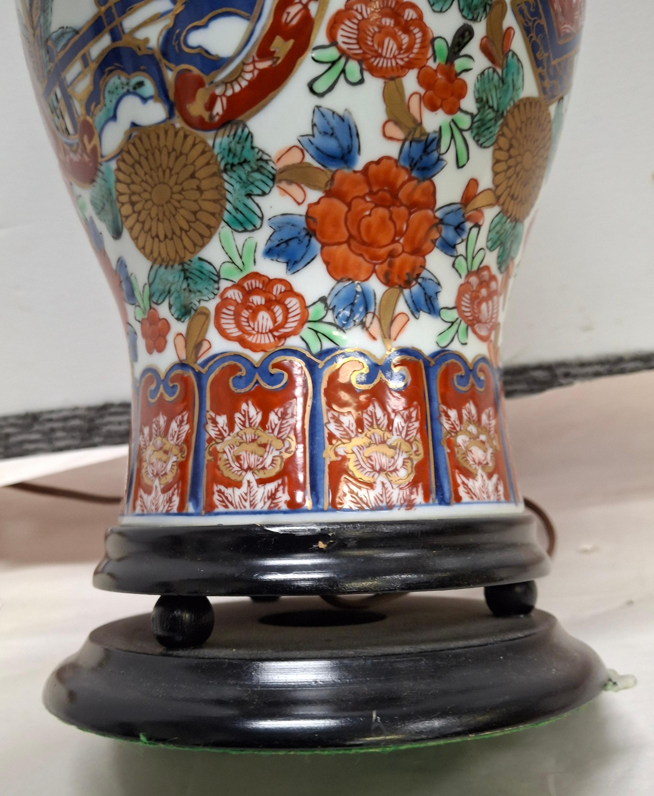 Chinese Wucai Porcelain Vase Table Lamp For Sale 2