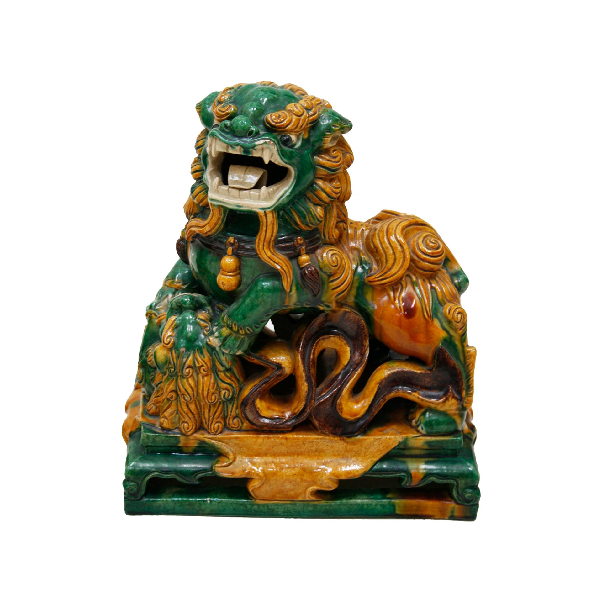 Chinese 19th Century Pair of Protection Foo Lions In Good Condition In Madrid, ES