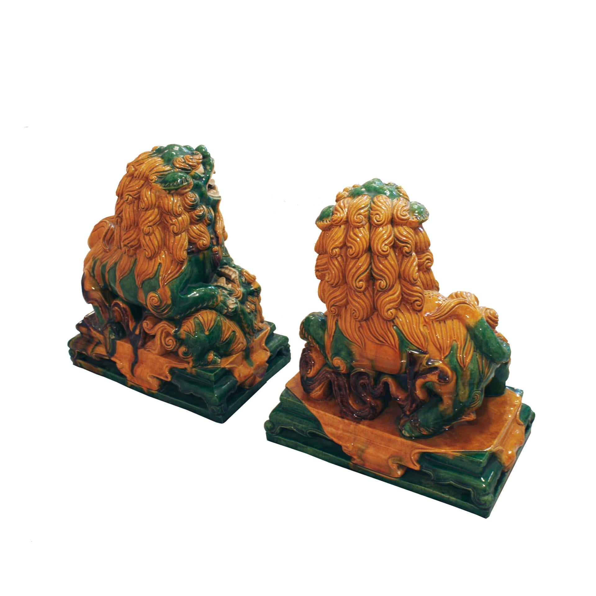 Chinese 19th Century Pair of Protection Foo Lions 1