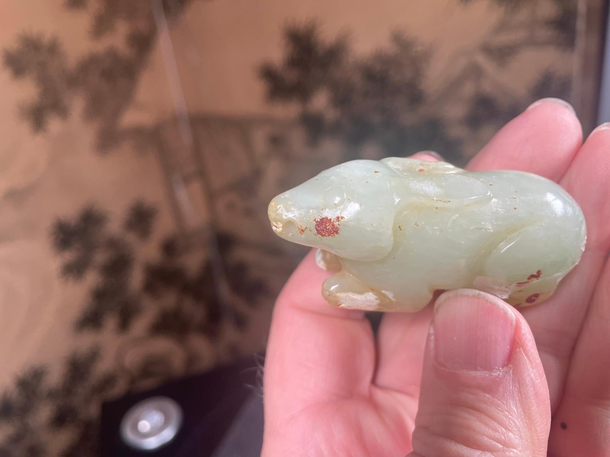 Sculpture de lapin de l'année chinoise en jade fin en vente 3