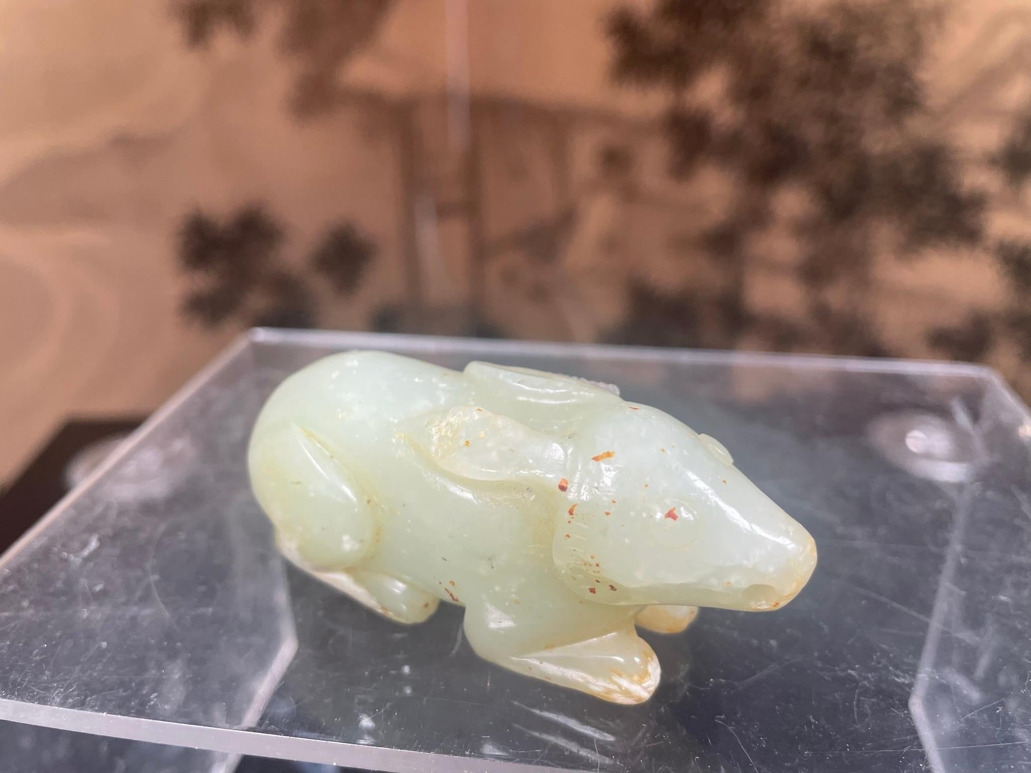 Chinois Sculpture de lapin de l'année chinoise en jade fin en vente