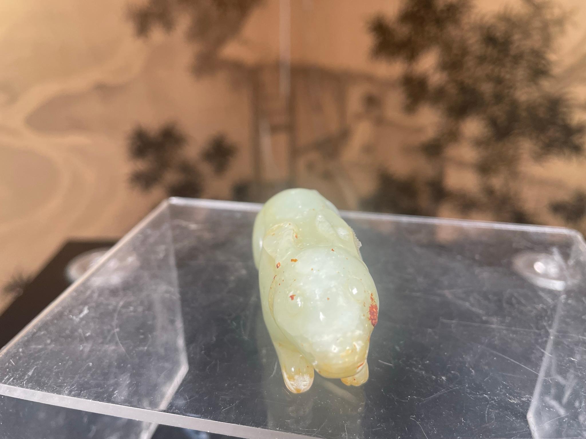 XIXe siècle Sculpture de lapin de l'année chinoise en jade fin en vente