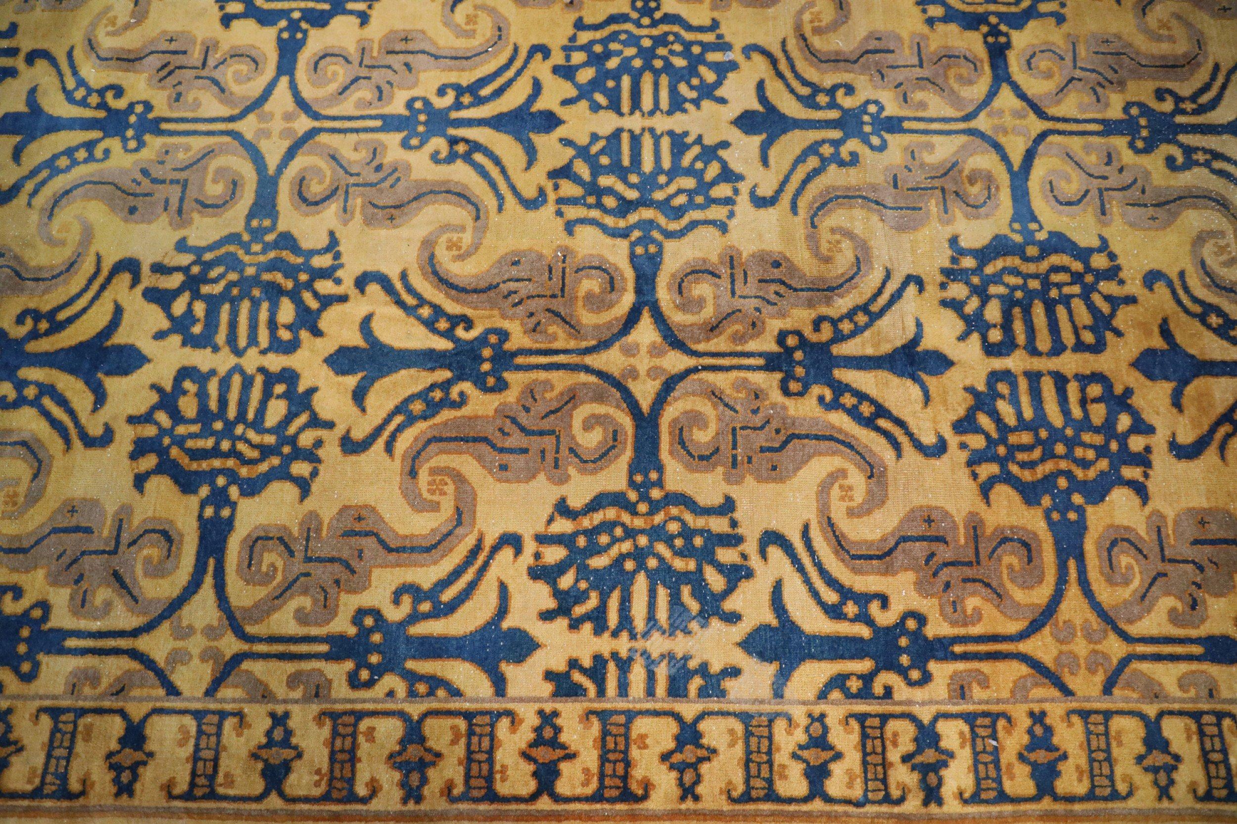 Tapis chinois jaune et bleu Bon état - En vente à Queens, NY