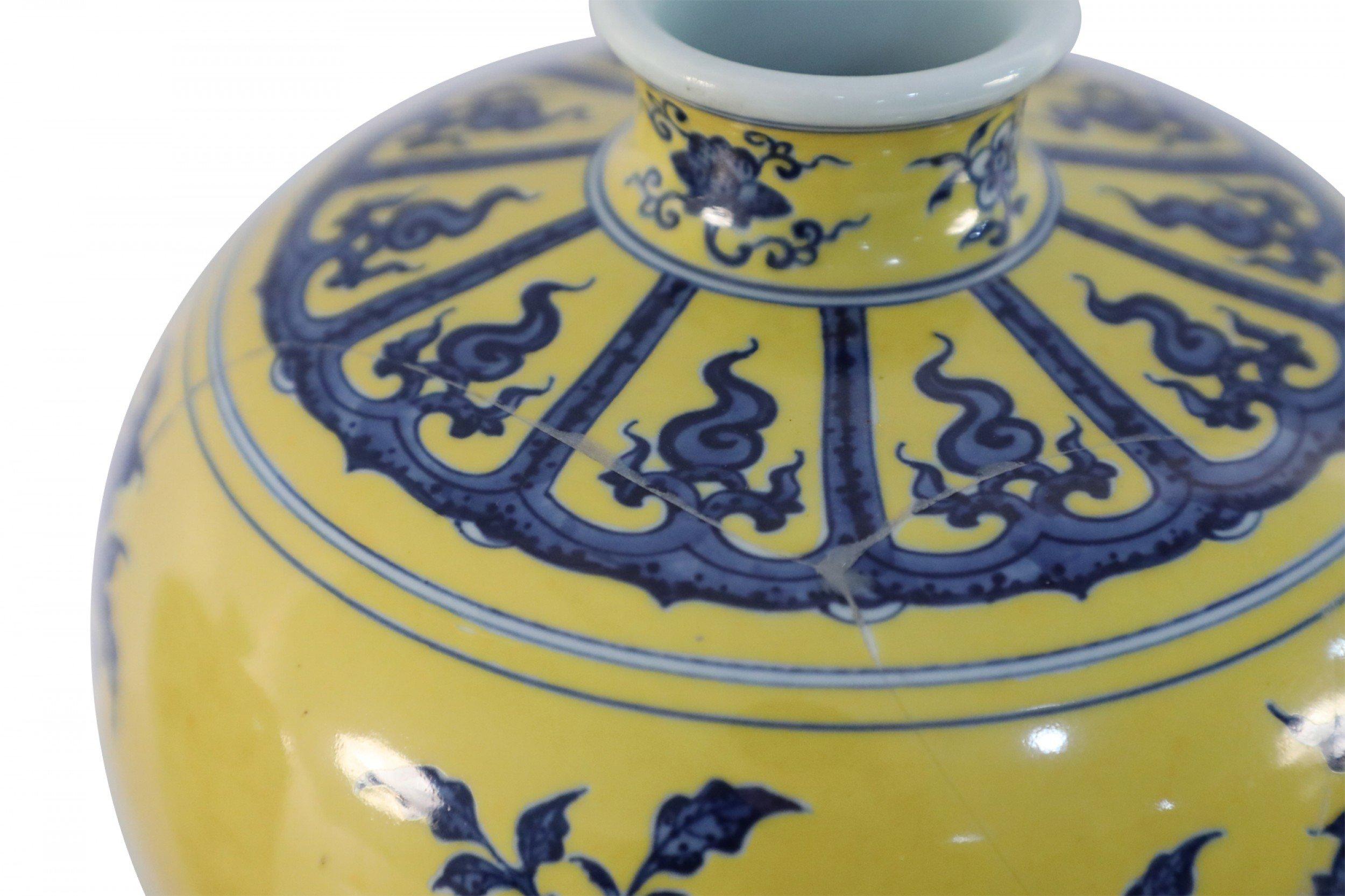Porcellana Vaso cinese di porcellana Meiping con fiori gialli e blu in vendita