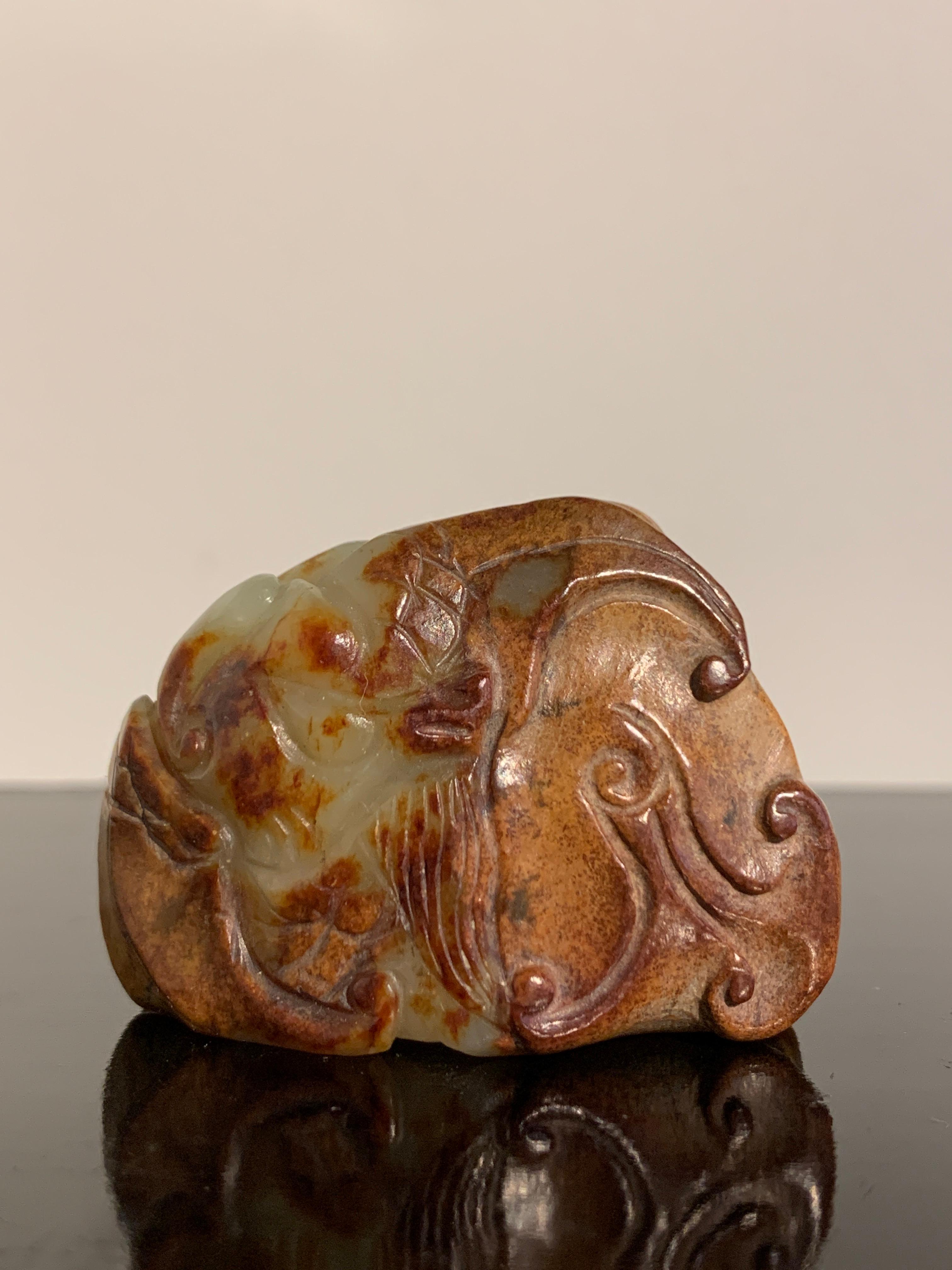 Bête mythique chinoise en jade jaune et roux, Dynastie Ming ou antérieure Bon état - En vente à Austin, TX