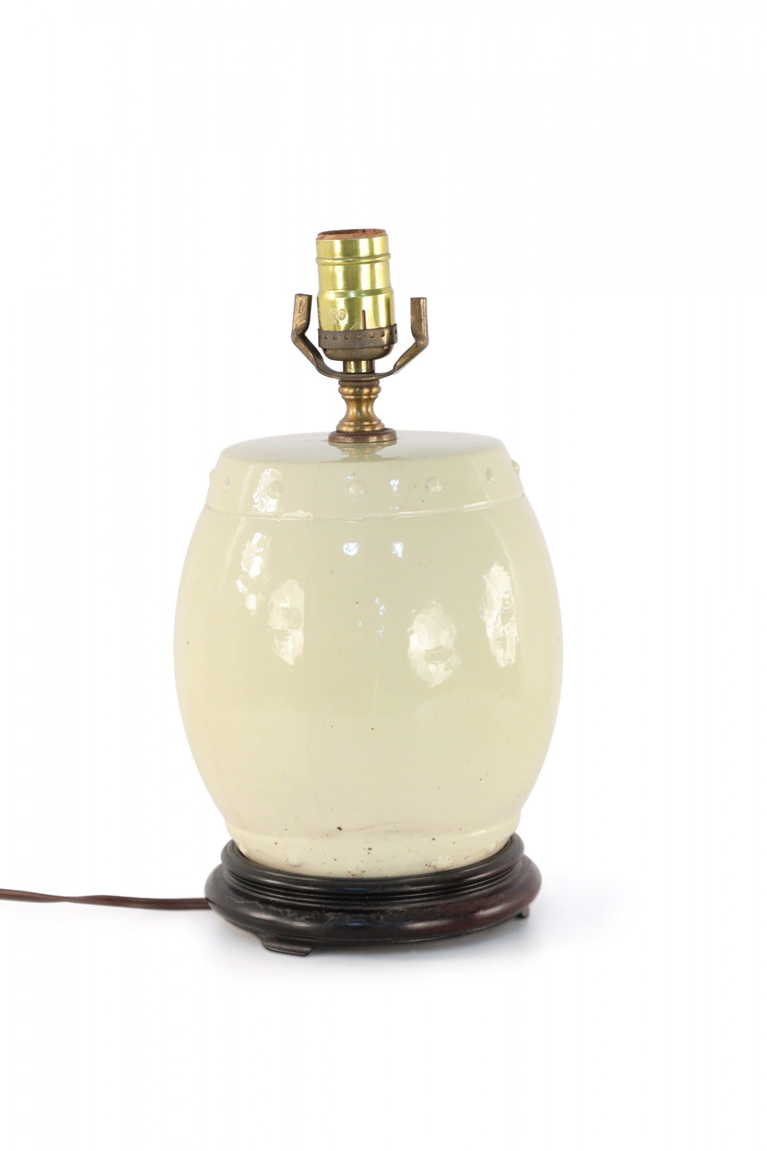Chinese Export Chinese Yellow Barrel Porcelain Table Lamp For Sale