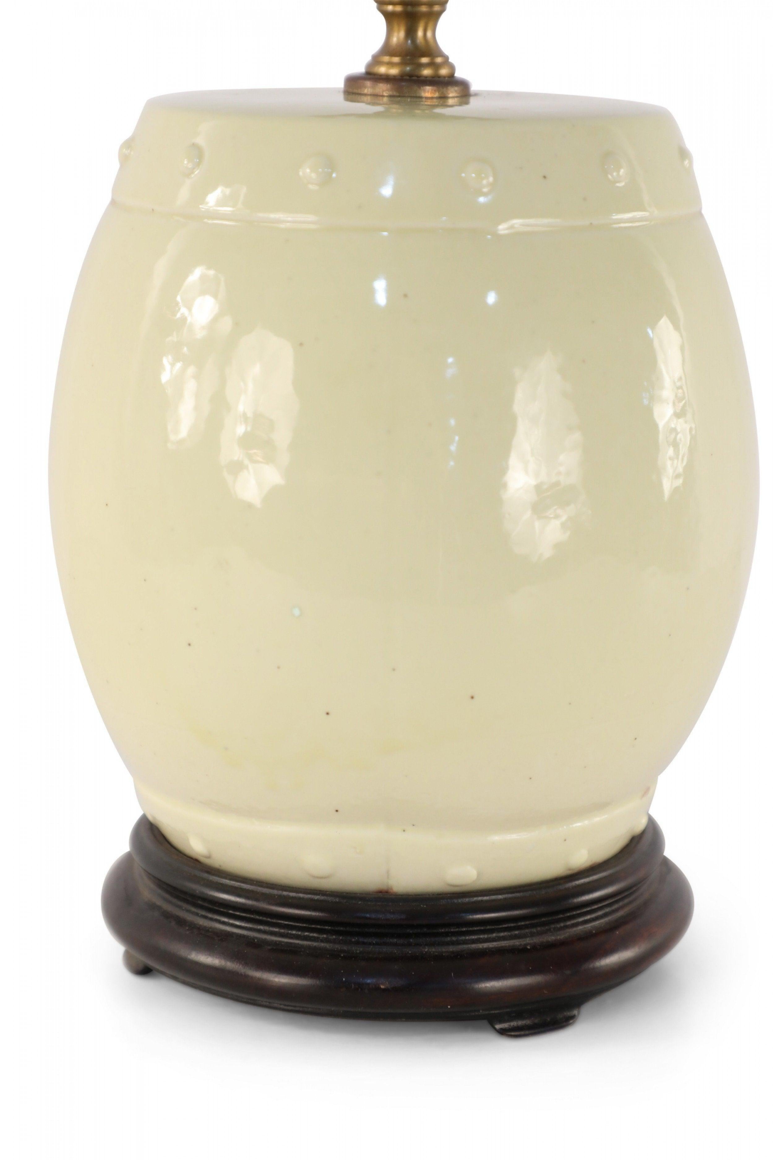 Chinese Yellow Barrel Porcelain Table Lamp For Sale 3