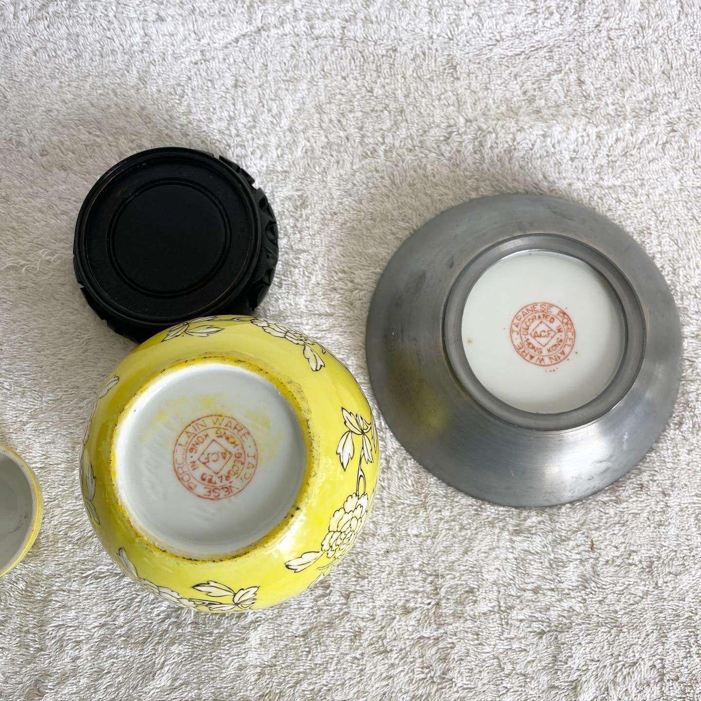 Chinese Yellow Floral Ginger Jar mit Metall und Keramik Platte - 2 Pieces im Angebot 1