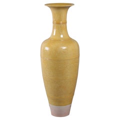 Chinese yellow glazed porcelain vase, 19th c.