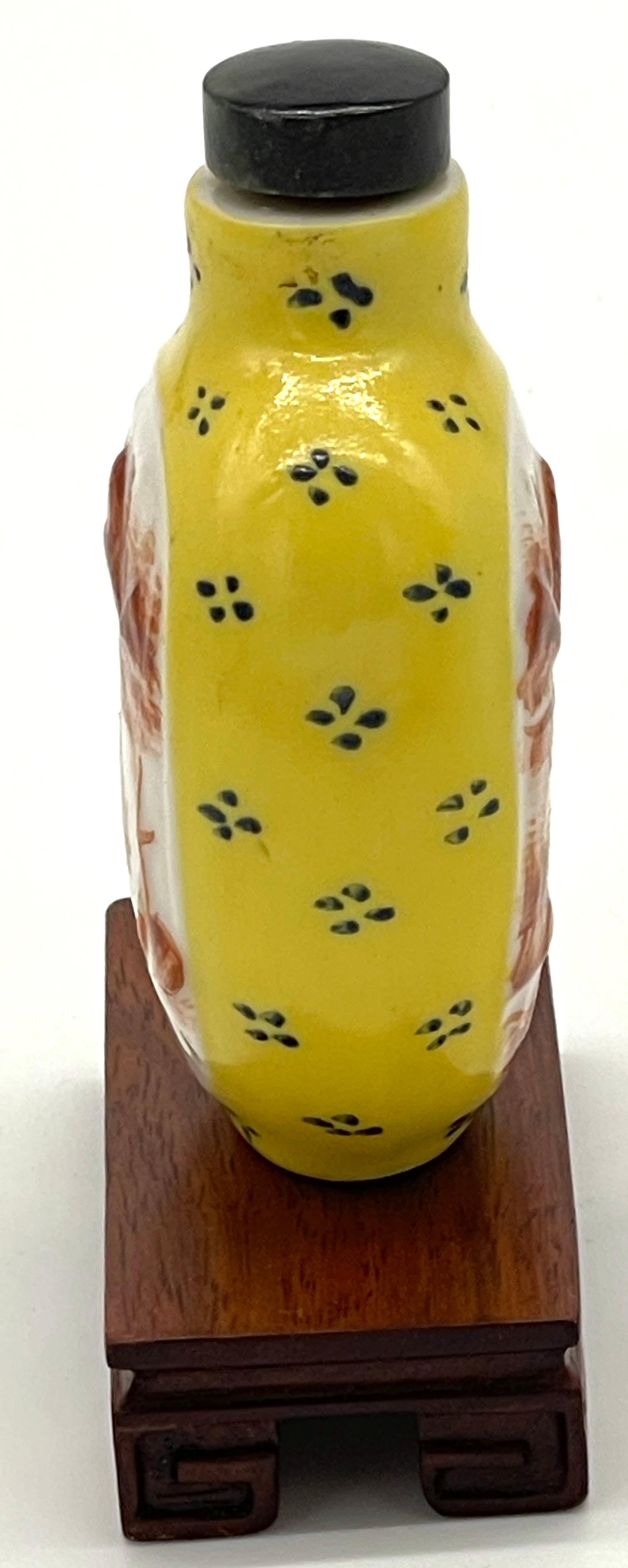 Chinese Yellow Peaking Glass Scenic & Hardstone Snuff Bottle & Stand, Signed  In Good Condition For Sale In West Palm Beach, FL
