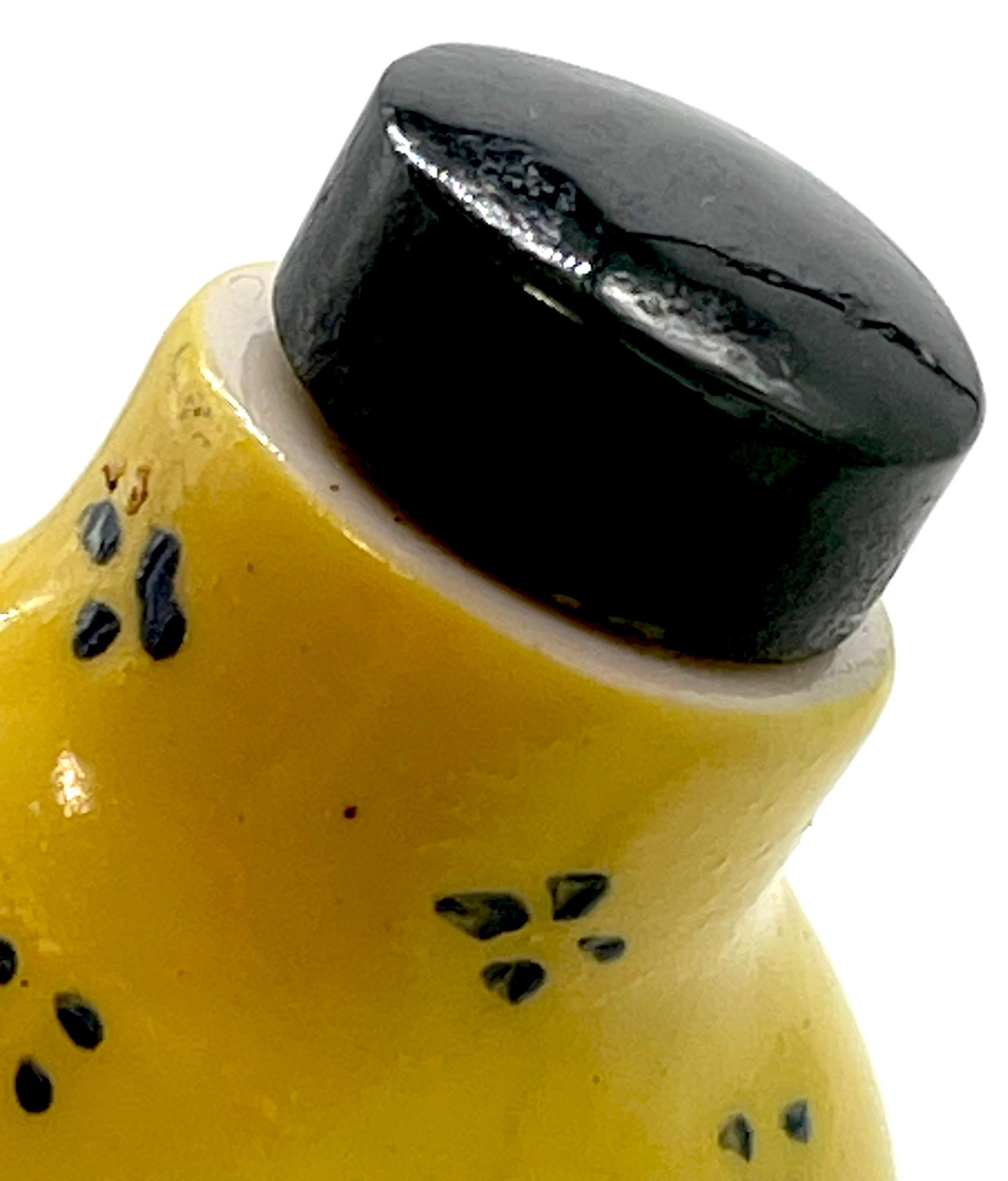 Chinesisch Gelb Peaking Glass Scenic & Hardstone Snuff Bottle & Stand, signiert  im Angebot 3