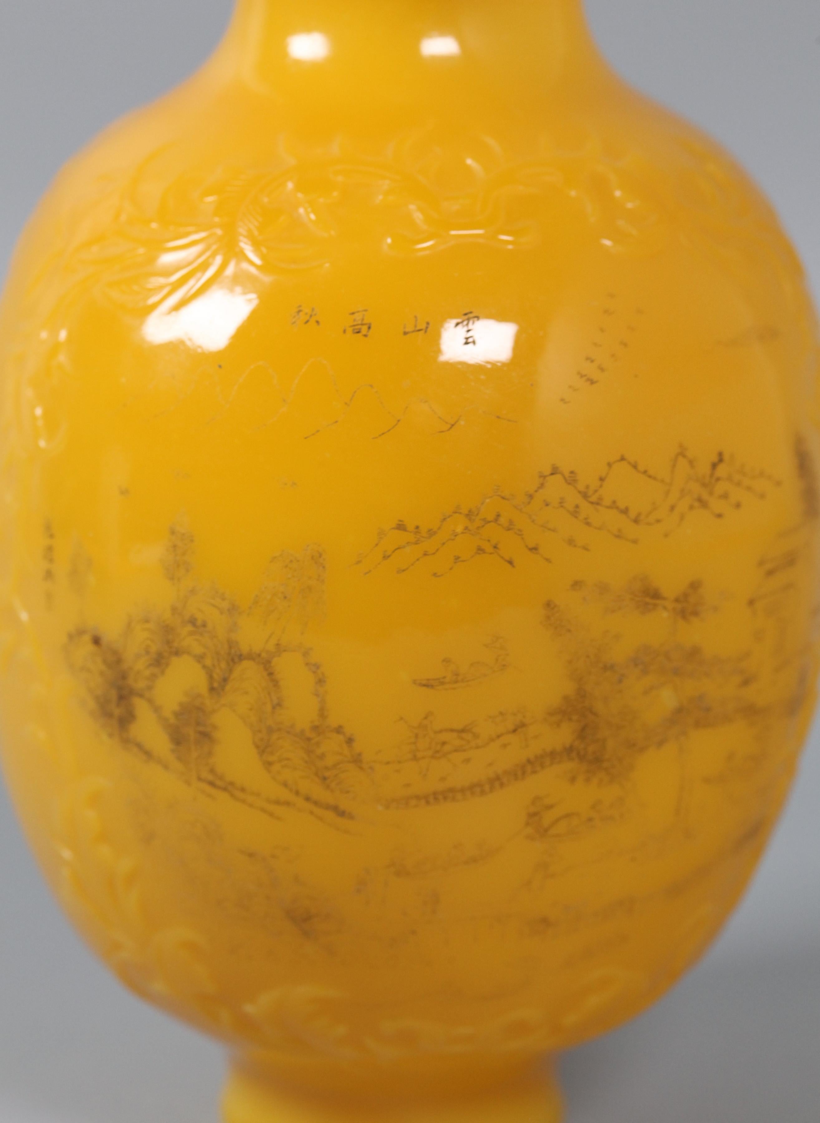 Jarrón chino de vidrio amarillo de Pekín, s. XVIII siglo XVIII en venta