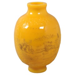 Vase chinois en verre jaune de Pékin, 18e siècle