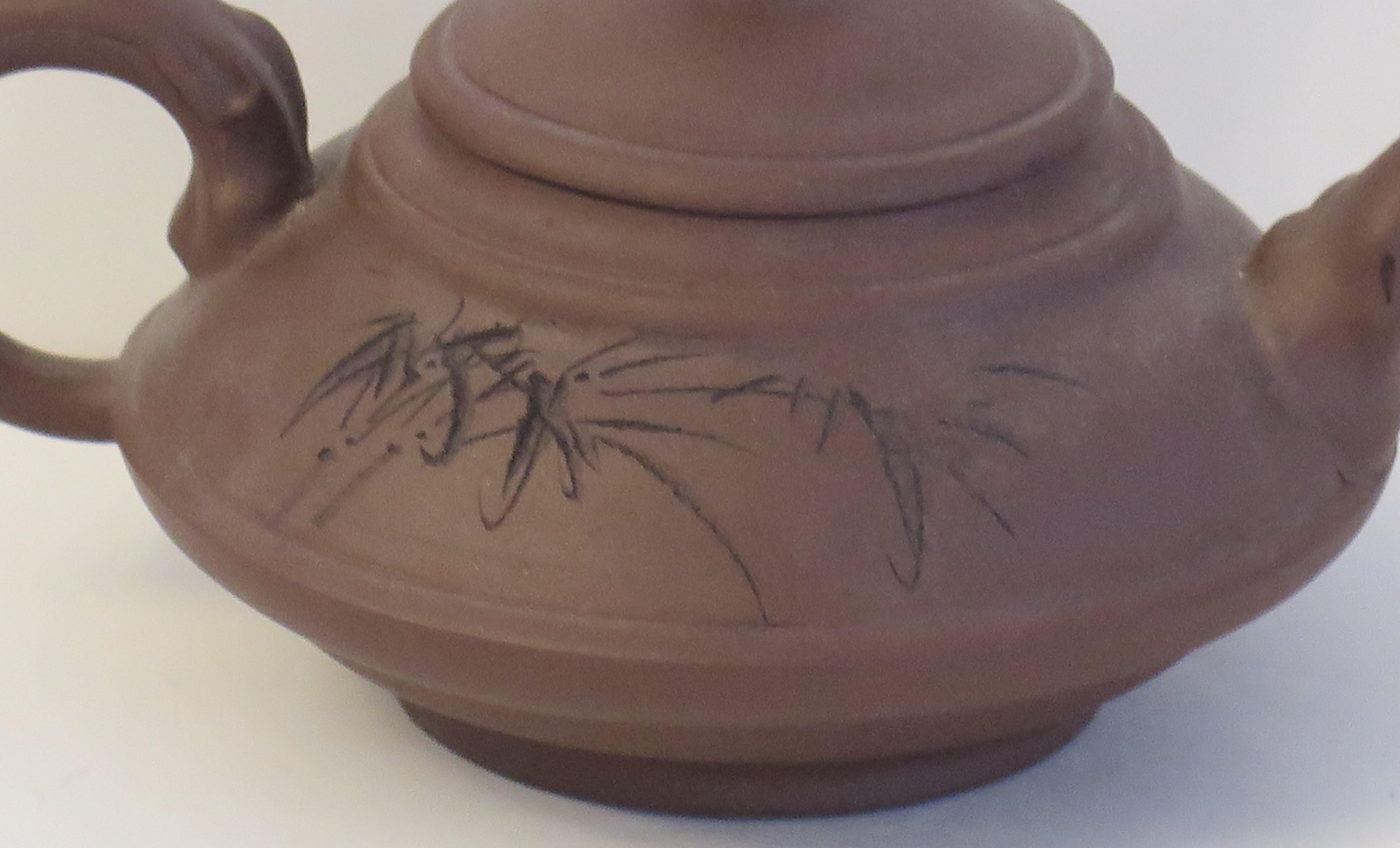 Chinois Poèmes de thé chinois en argile rouge Yixing et feuilles de bambou, C 1950 en vente