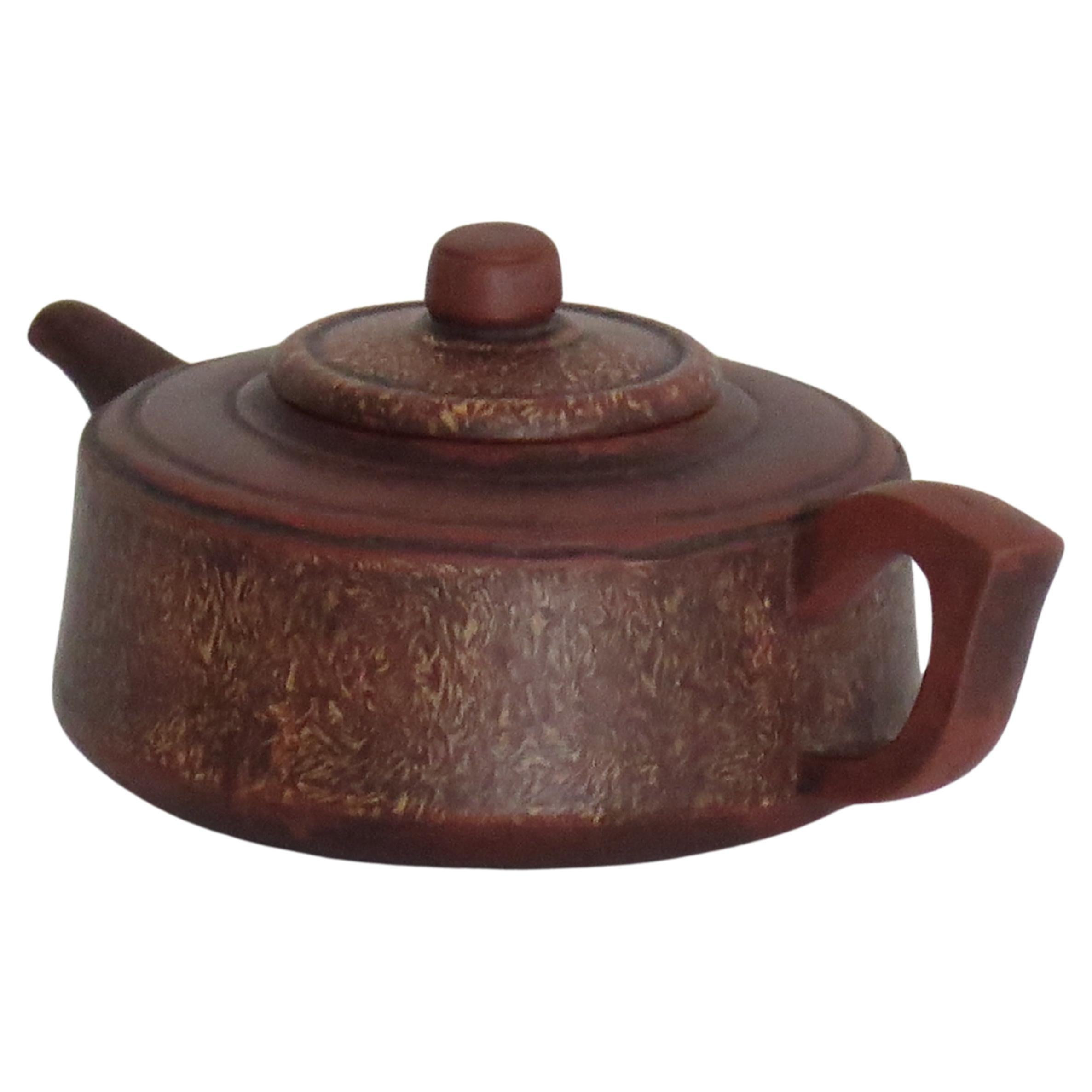 Chinese Yixing Red Clay Teapot with marbled decoration fully marked, Circa 1920 For Sale