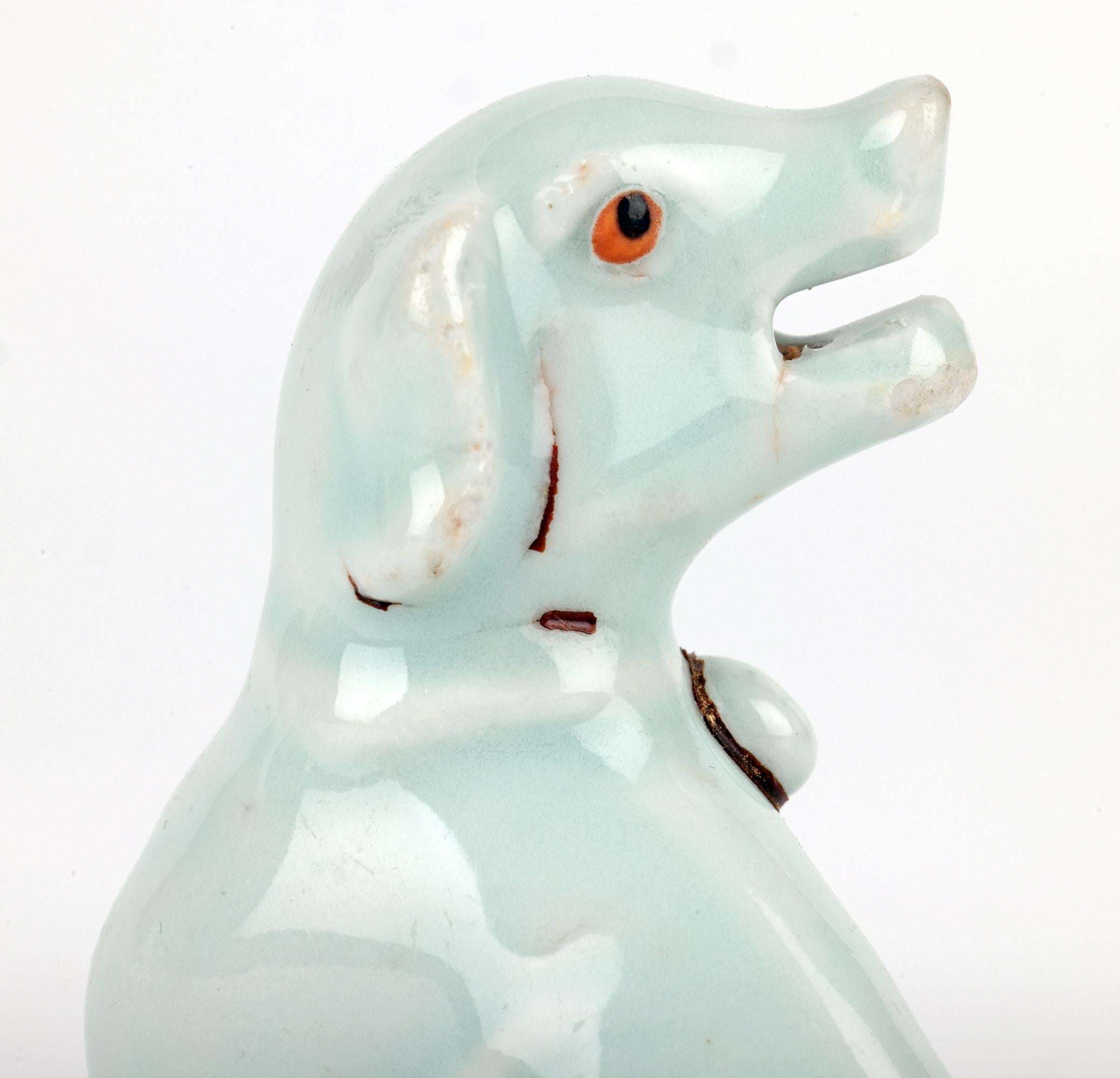 Qing Figure d'un chien en porcelaine céladon émaillée chinoise Yongzheng en vente