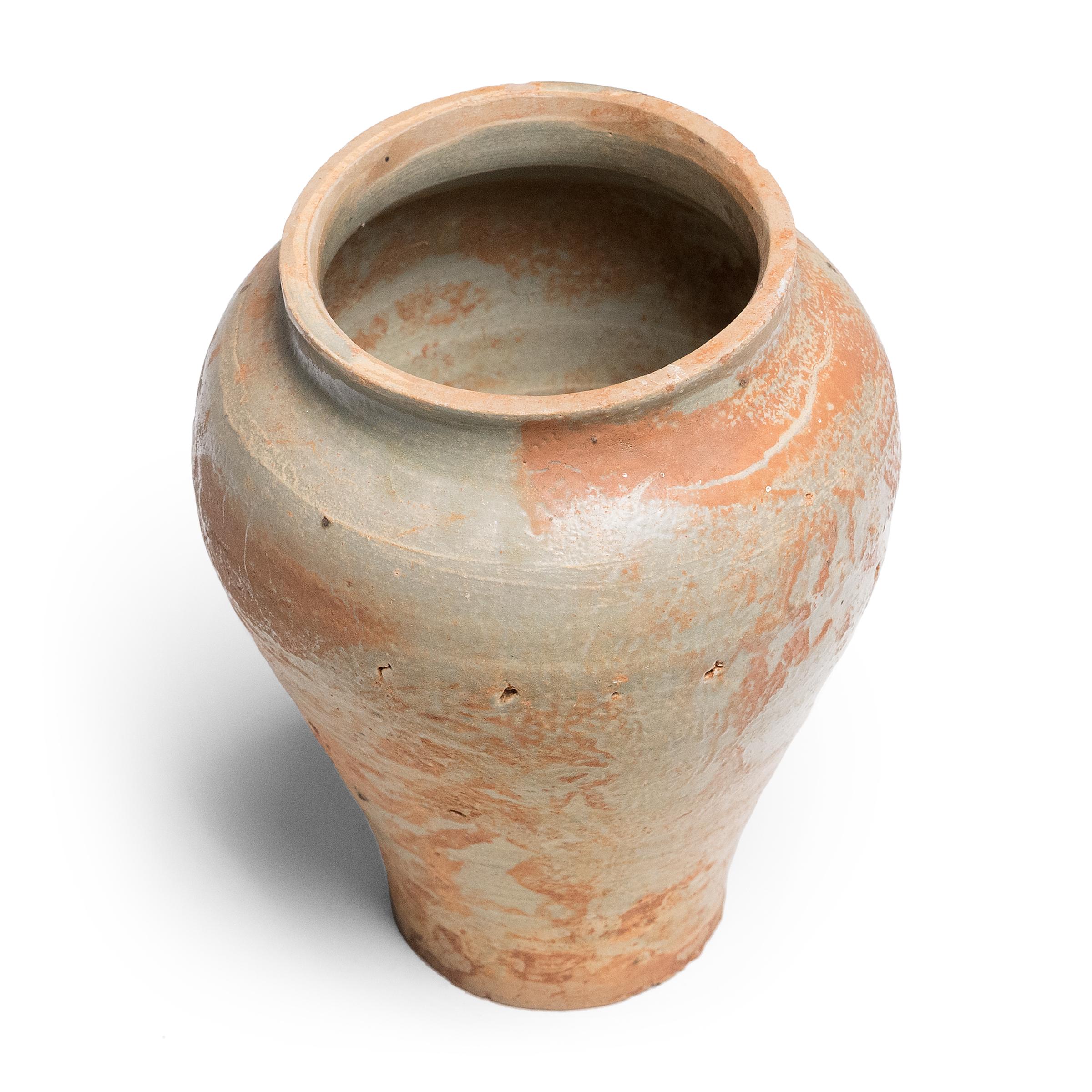 Chinois Jarre à vin chinoise en céladon de Yuan, c. 1200 en vente