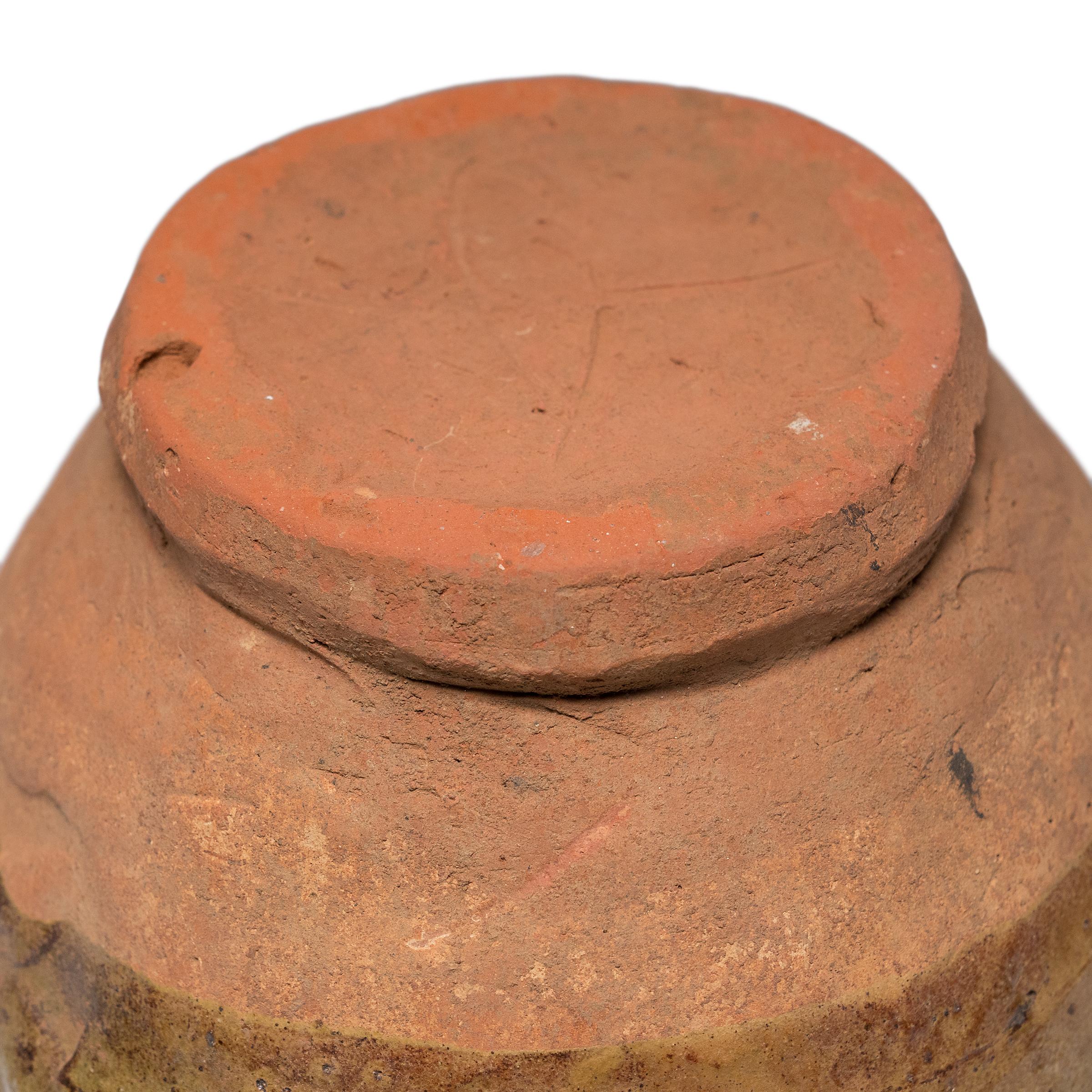 Jarro chino de ofrendas esmaltado Yuan, c. 1350 siglo XVIII y antes en venta