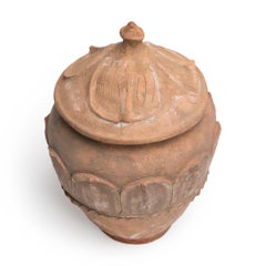 Chinesischer Lotuskrug aus der Yuan-Dynastie, polychromiert, um 1350