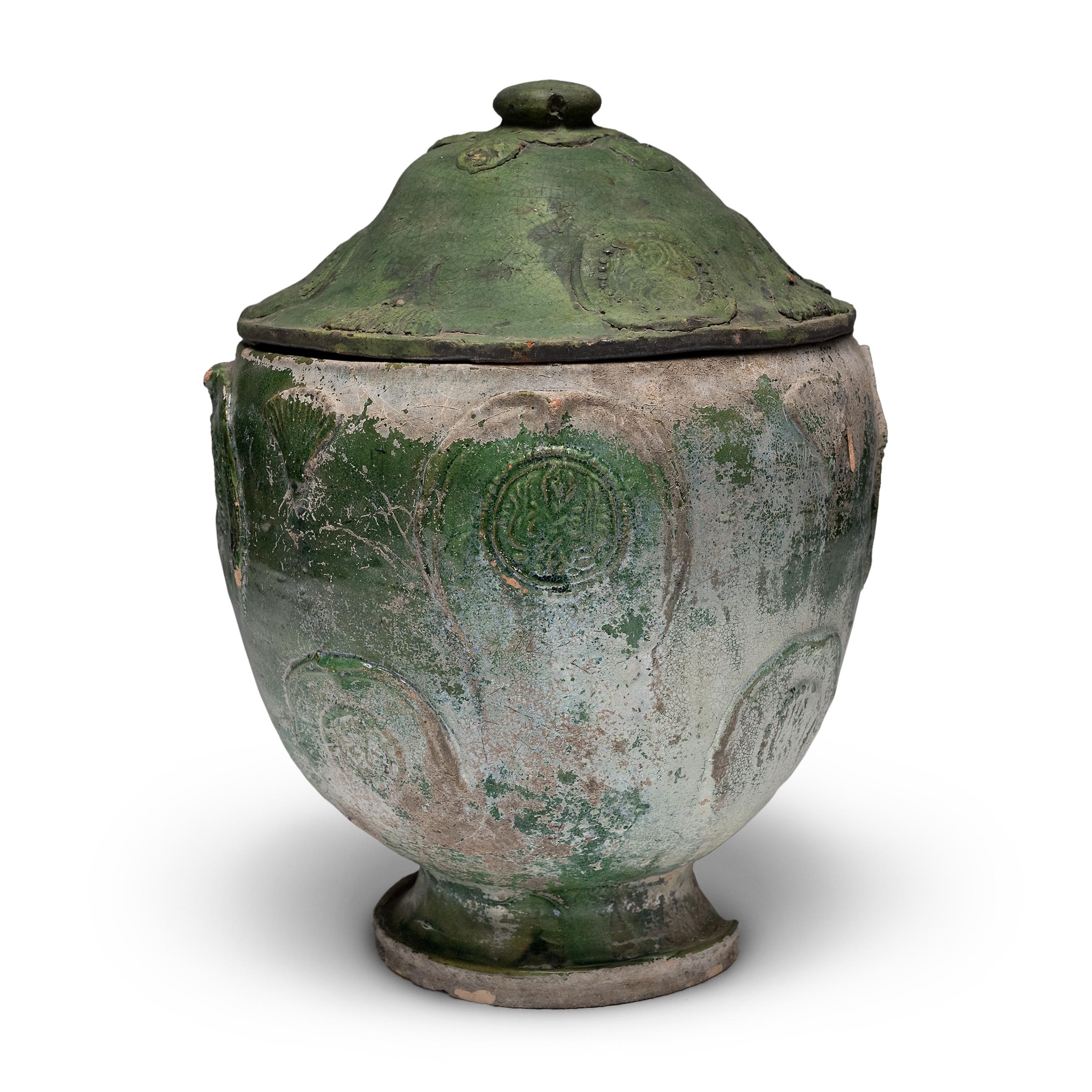 Minimaliste Jarre à lotus chinoise à glaçure verte Yuan, c. 1350 en vente