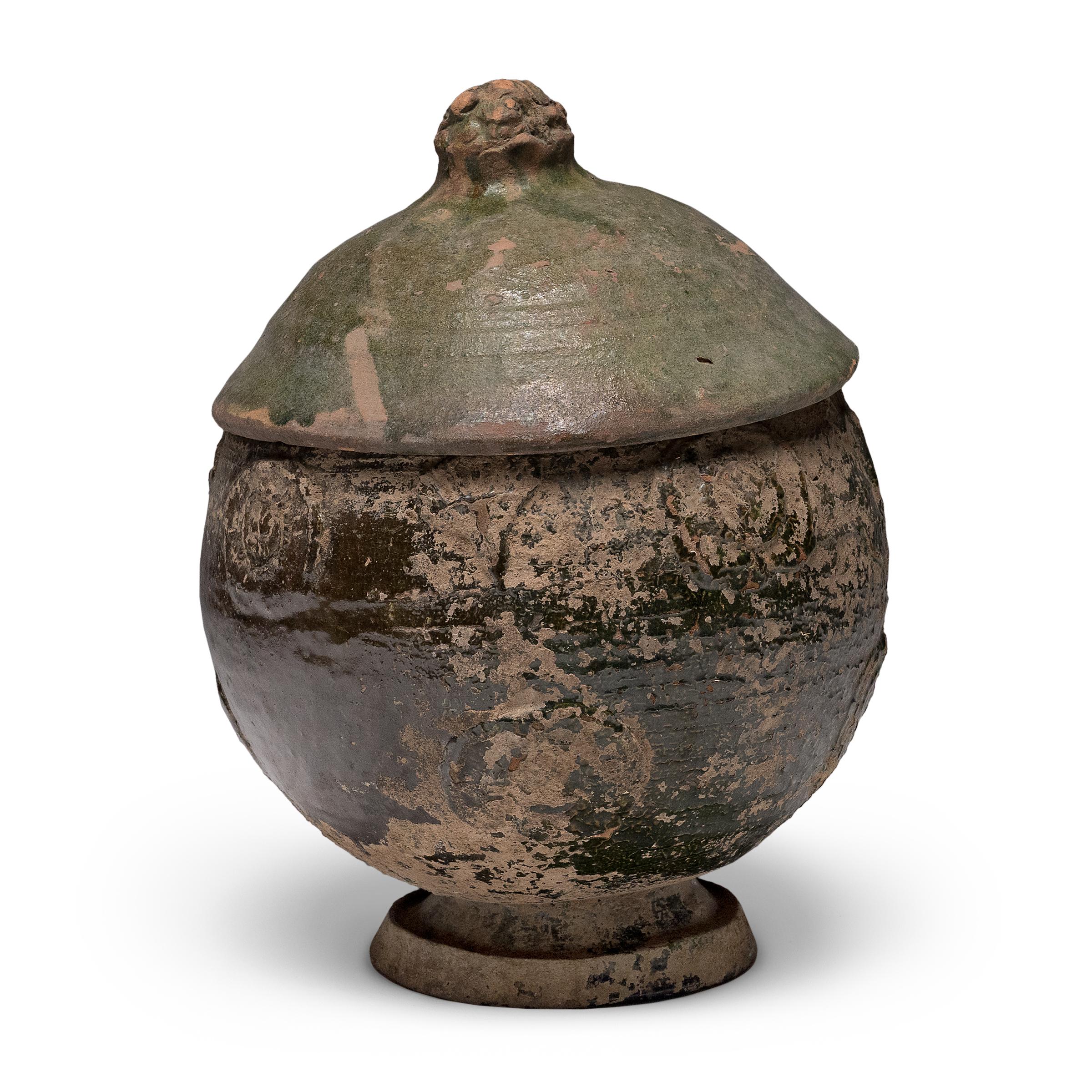 Minimaliste Jarre à offrandes chinoise à glaçure verte Yuan, c. 1350 en vente