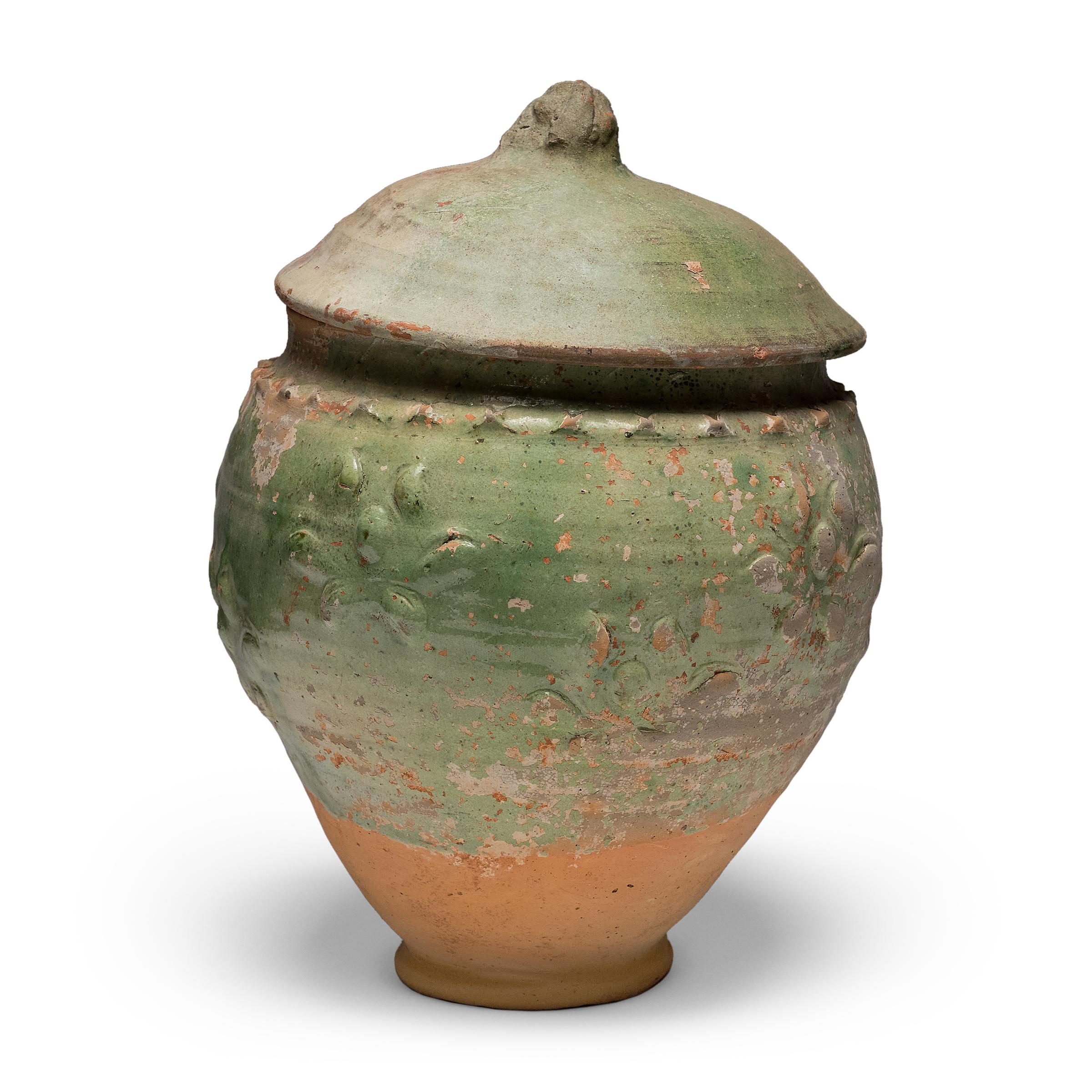 Minimaliste Jarre à lotus chinoise à glaçure verte Yuan, c. 1350 en vente