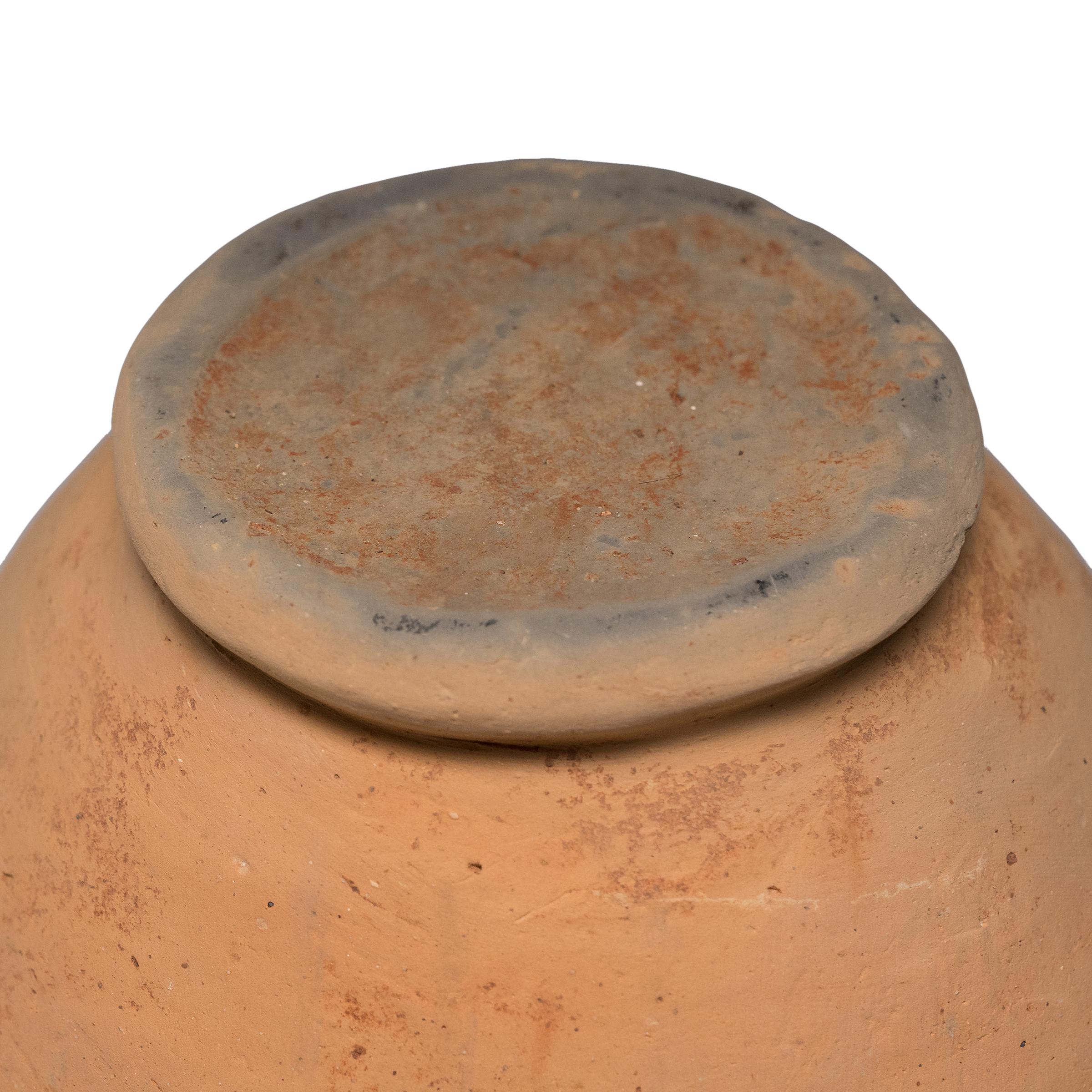 XVIIIe siècle et antérieur Jarre à lotus chinoise à glaçure verte Yuan, c. 1350 en vente