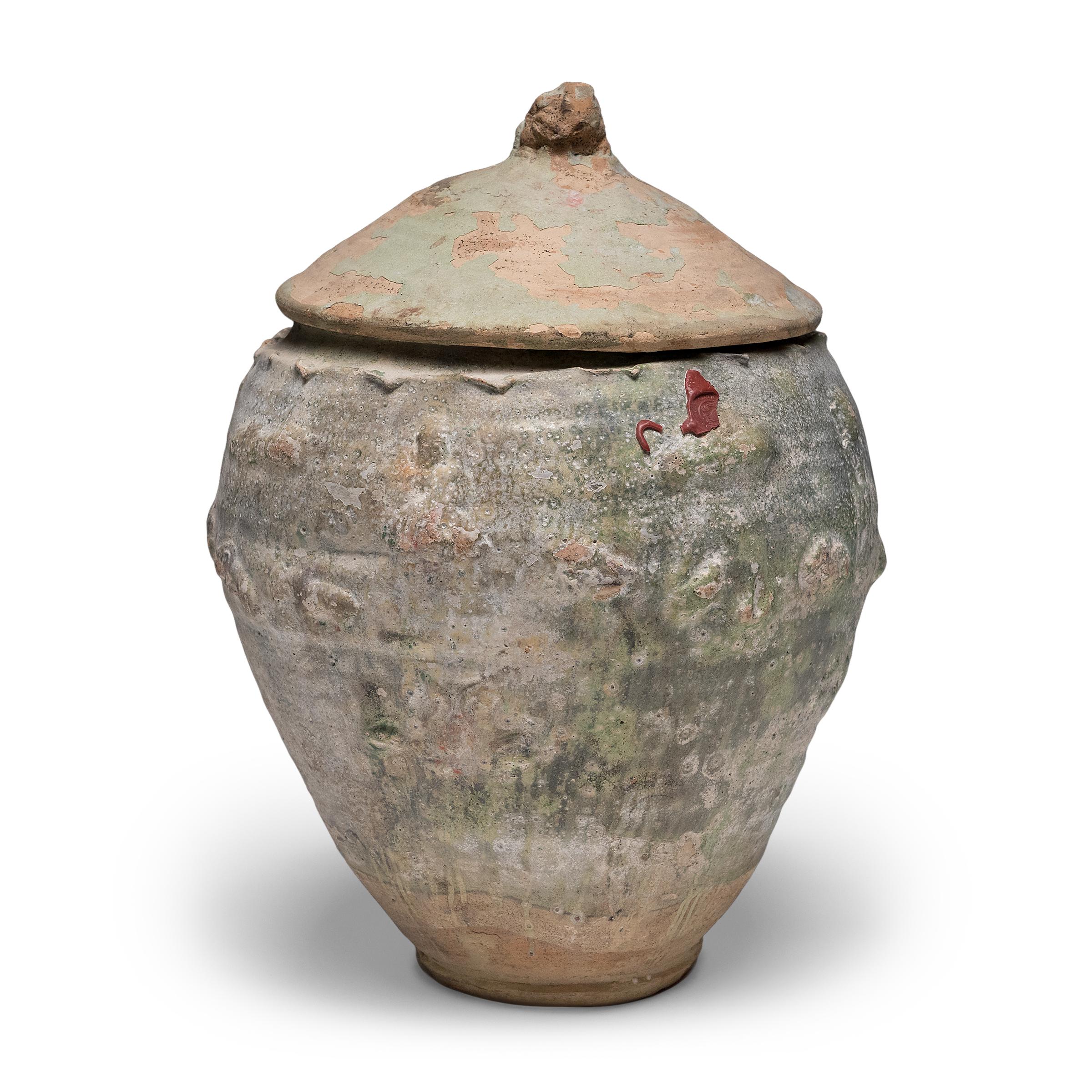 Minimaliste Jarre à offrandes chinoise à glaçure verte Yuan, c. 1350 en vente