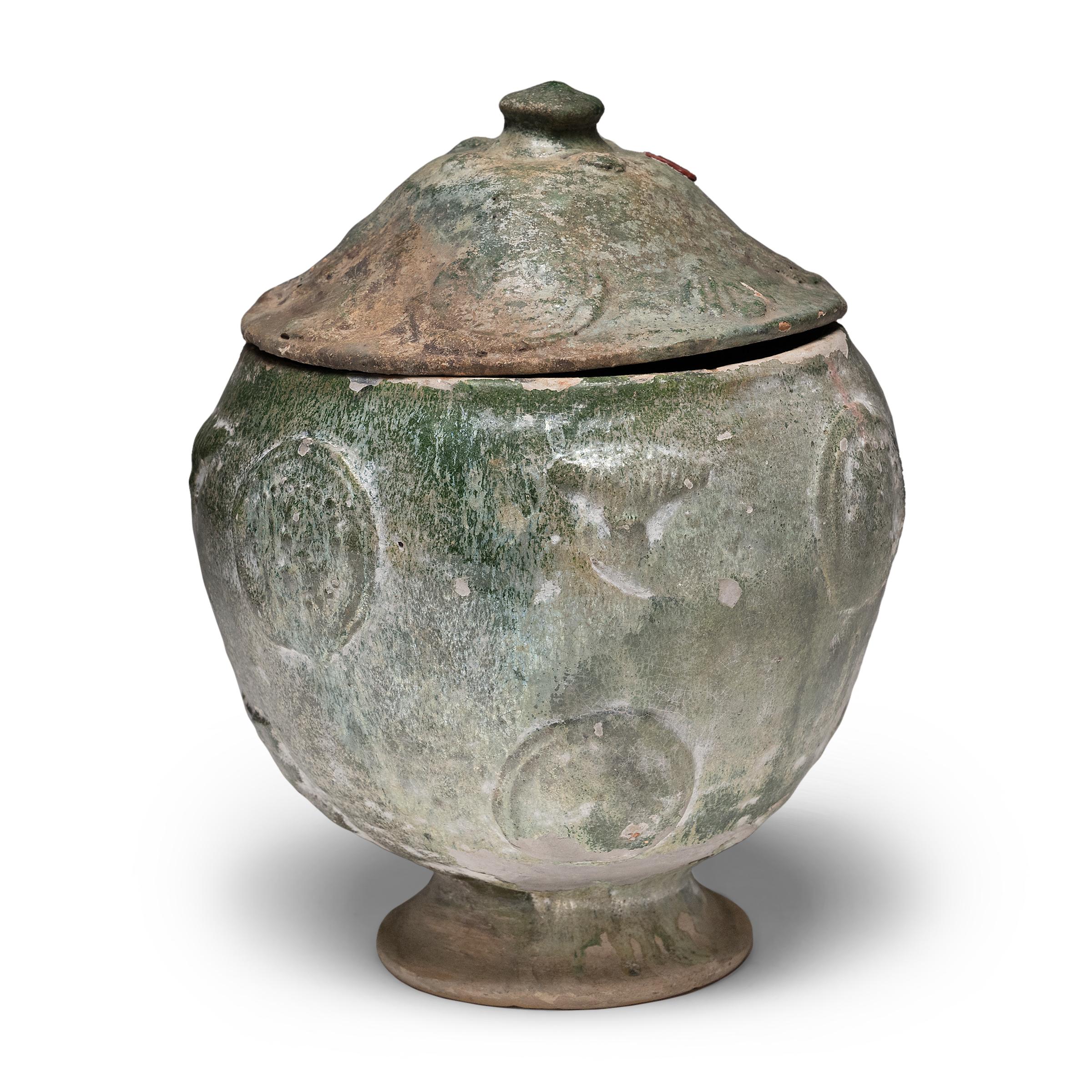Minimaliste Jarre à offrandes chinoise à glaçure verte Yuan, c. 1350 en vente