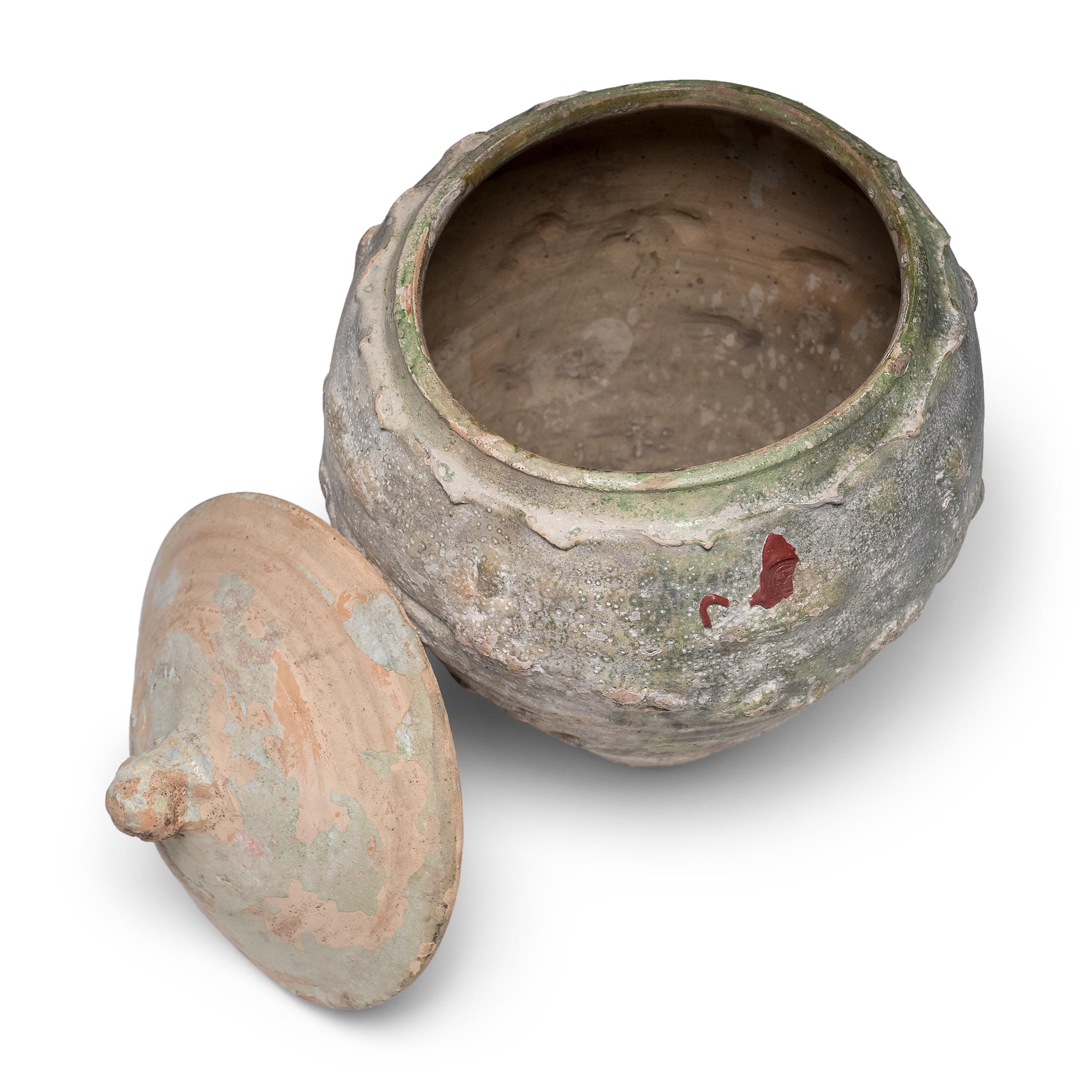 Vernissé Jarre à offrandes chinoise à glaçure verte Yuan, c. 1350 en vente