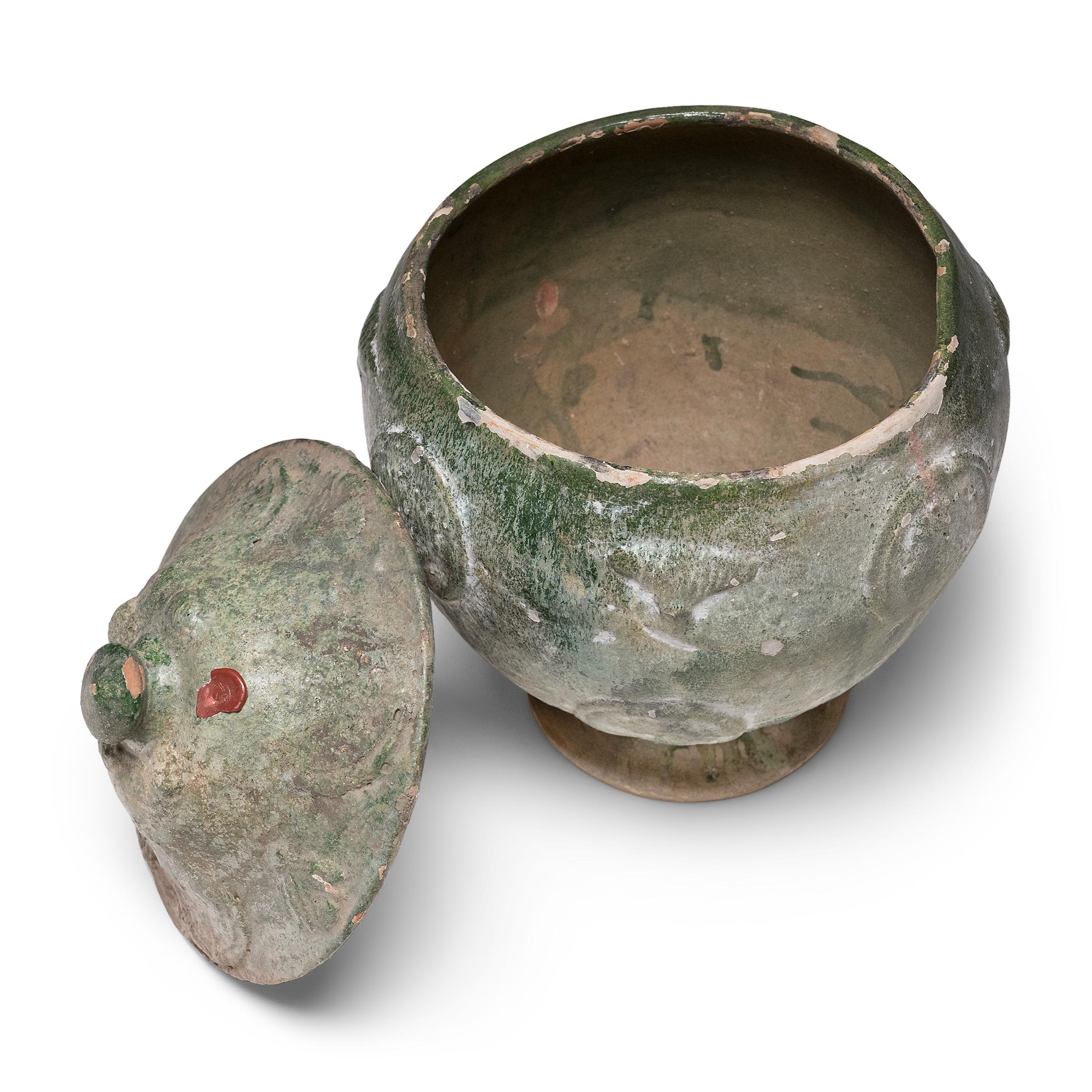 Vernissé Jarre à offrandes chinoise à glaçure verte Yuan, c. 1350 en vente