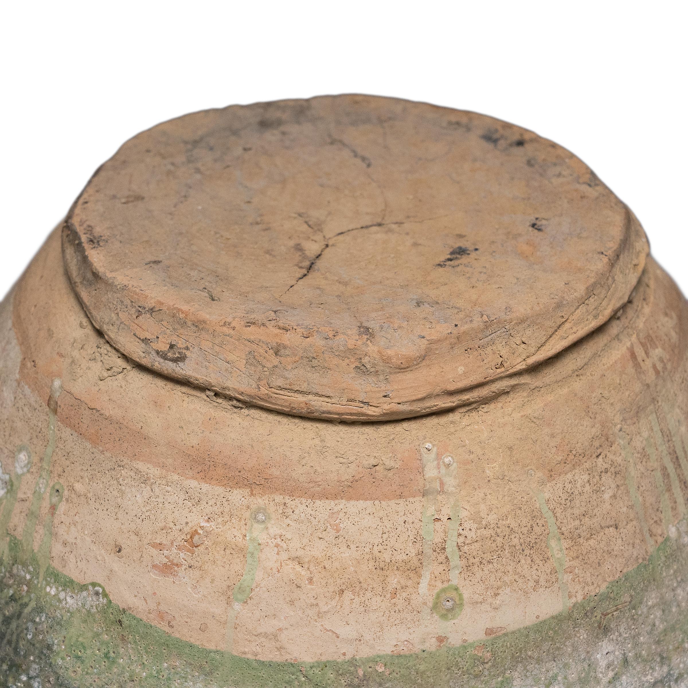 XVIIIe siècle et antérieur Jarre à offrandes chinoise à glaçure verte Yuan, c. 1350 en vente