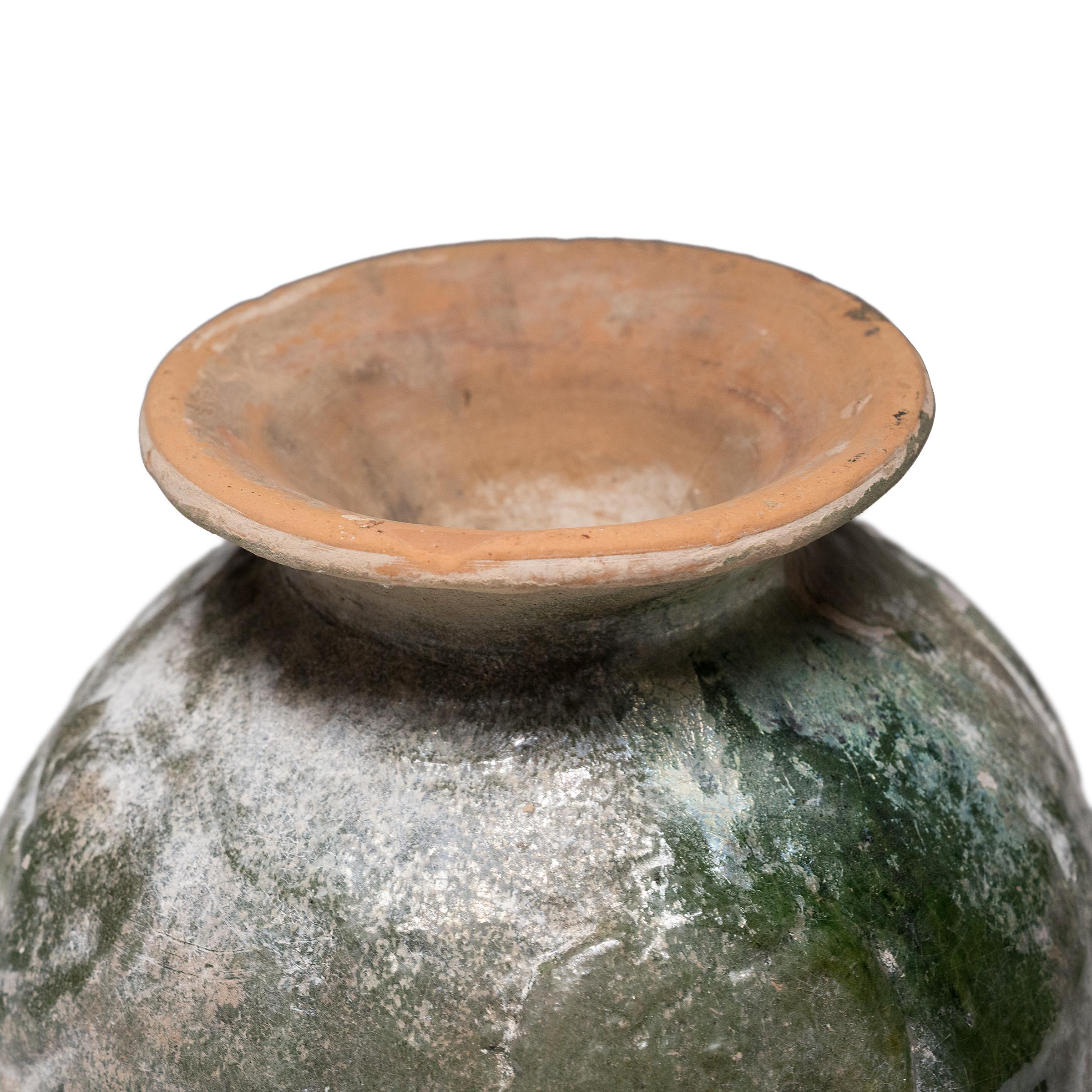 XVIIIe siècle et antérieur Jarre à offrandes chinoise à glaçure verte Yuan, c. 1350 en vente