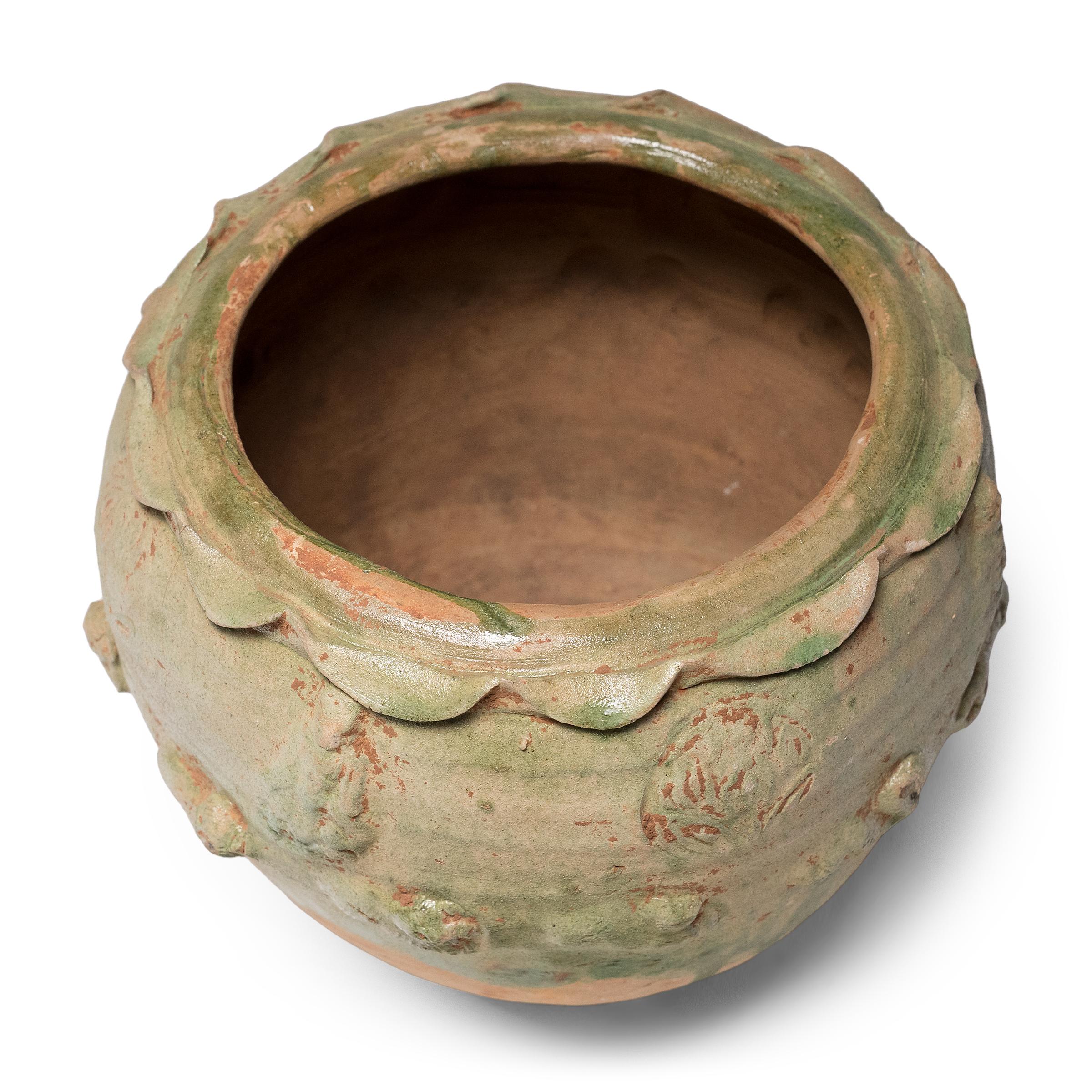 Chinois Chinese Yuan Green Glazed Zodiac Jar, c. 1350 en vente