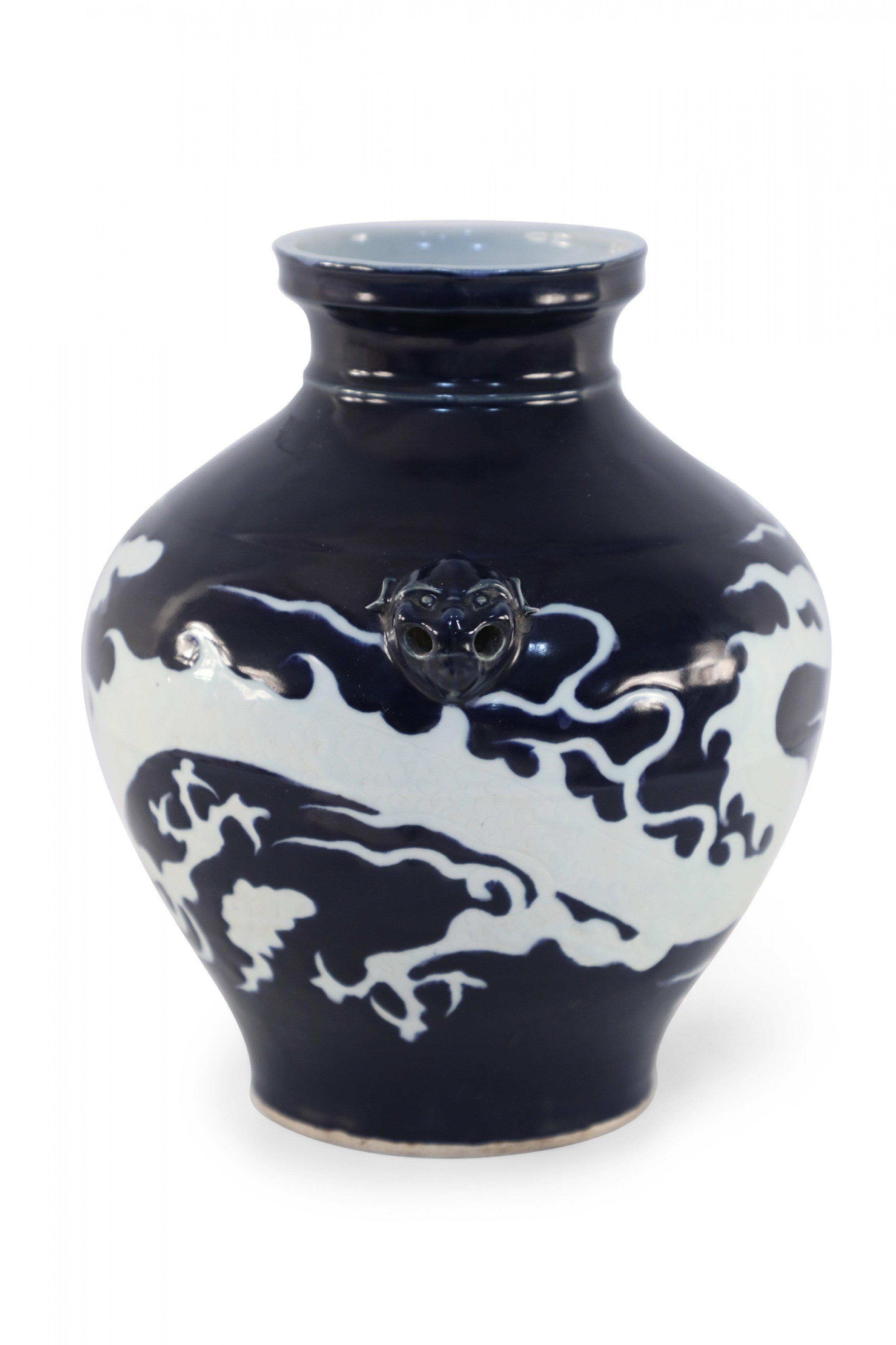 Chinese Yuan-Style Dark Blue and White Dragon Porcelain Pot For Sale 2